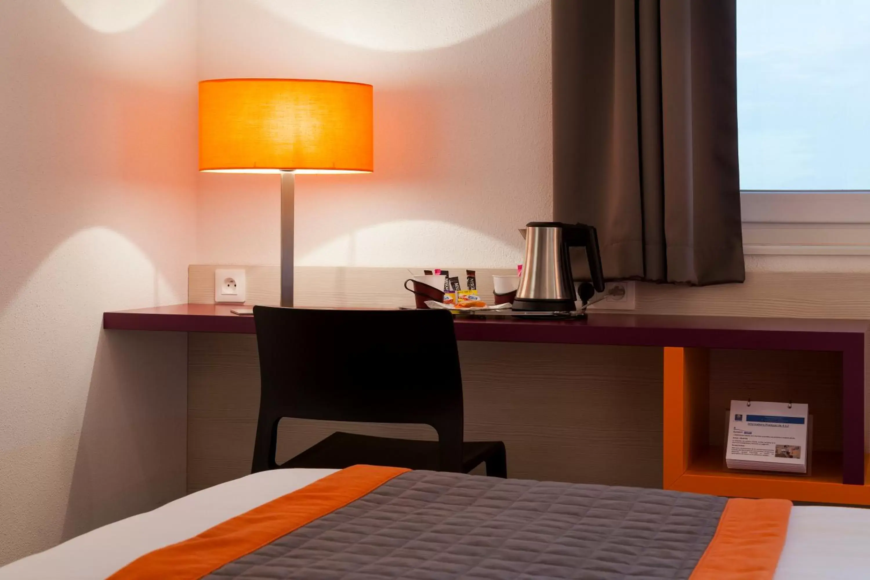 Coffee/tea facilities, Bed in Comfort Hotel Expo Colmar