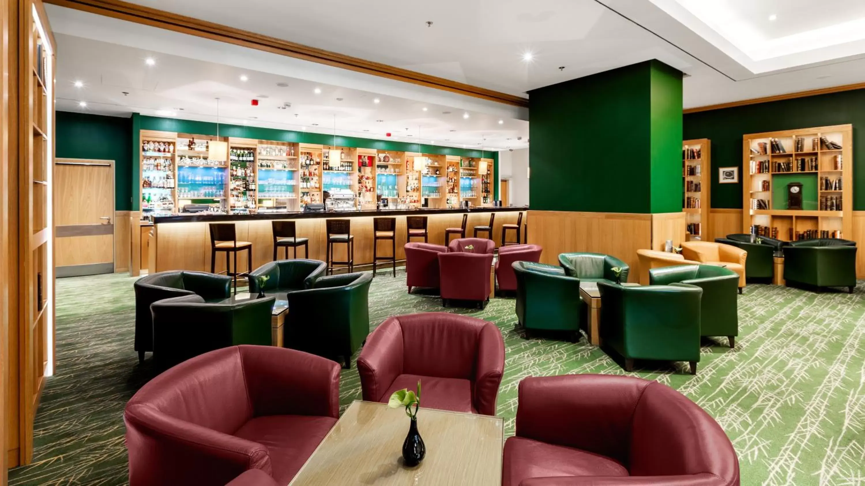 Lounge or bar, Lounge/Bar in InterContinental Warszawa, an IHG Hotel