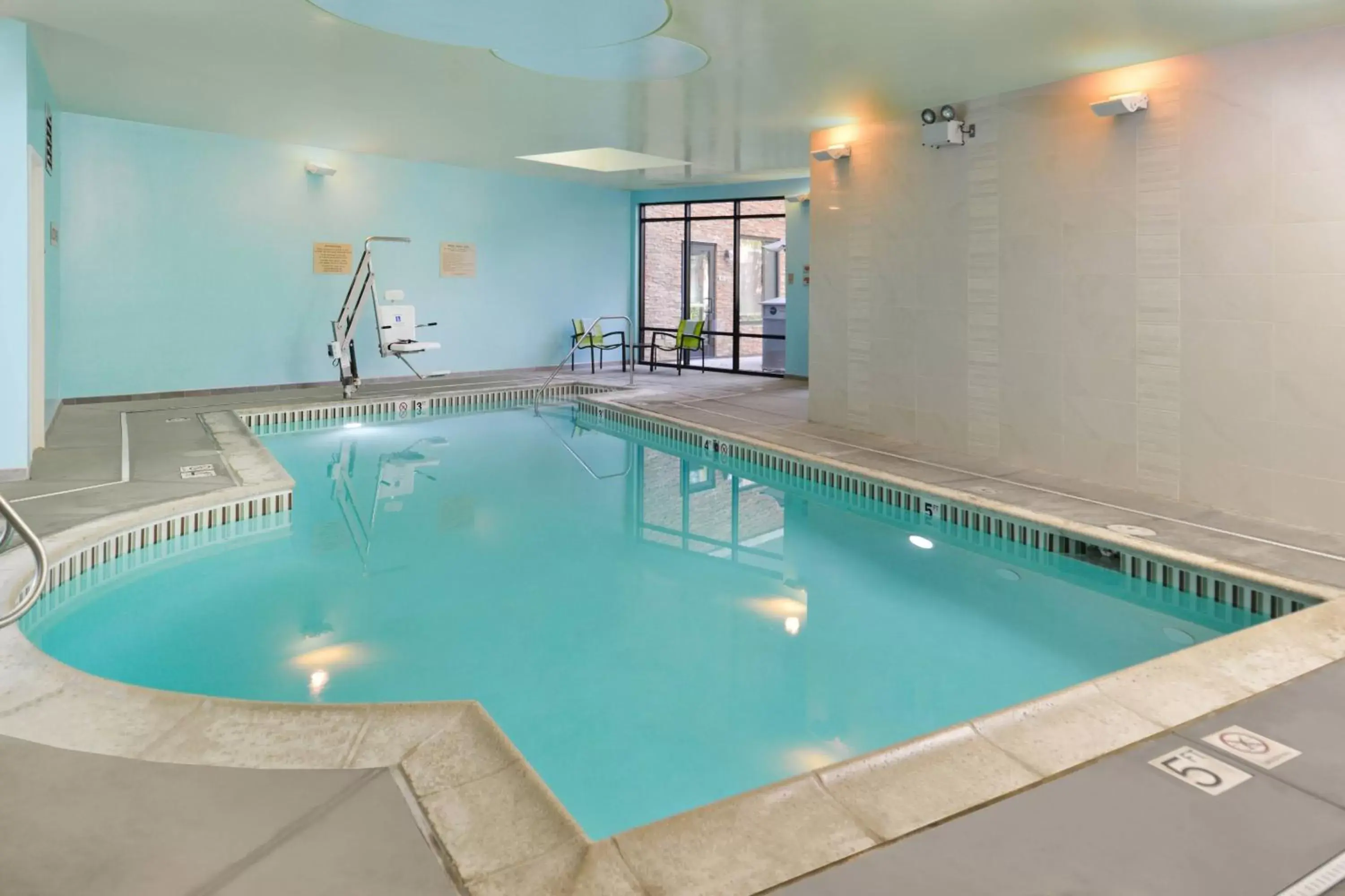 Swimming Pool in SpringHill Suites Irvine John Wayne Airport / Orange County