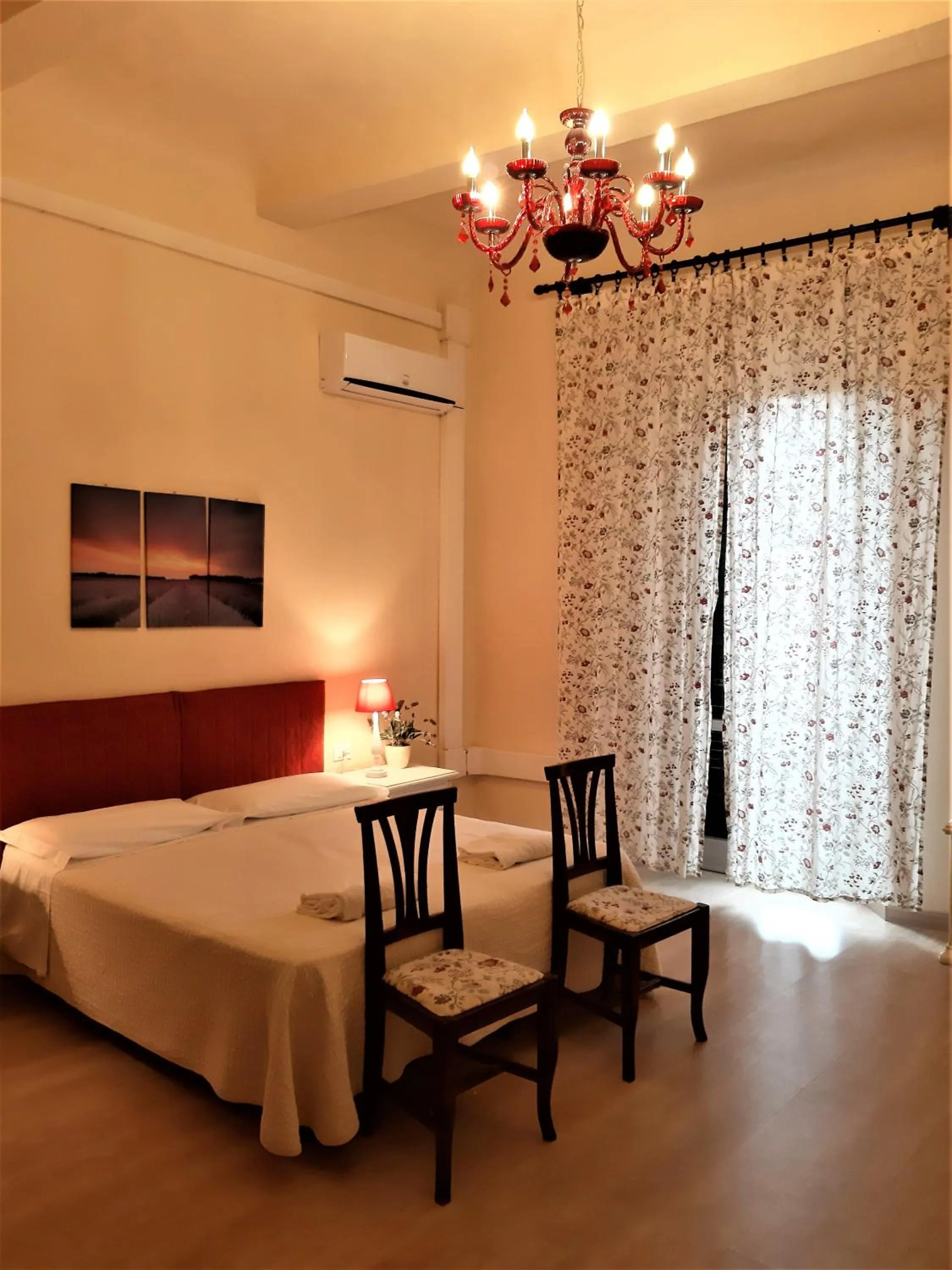 Bed in Hotel Victoria