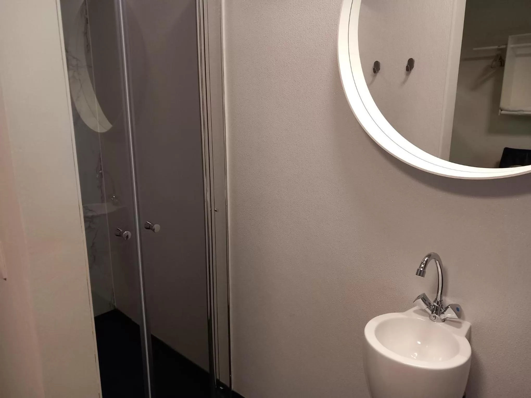 Bathroom in Meschermolen, overnachten in de schuur