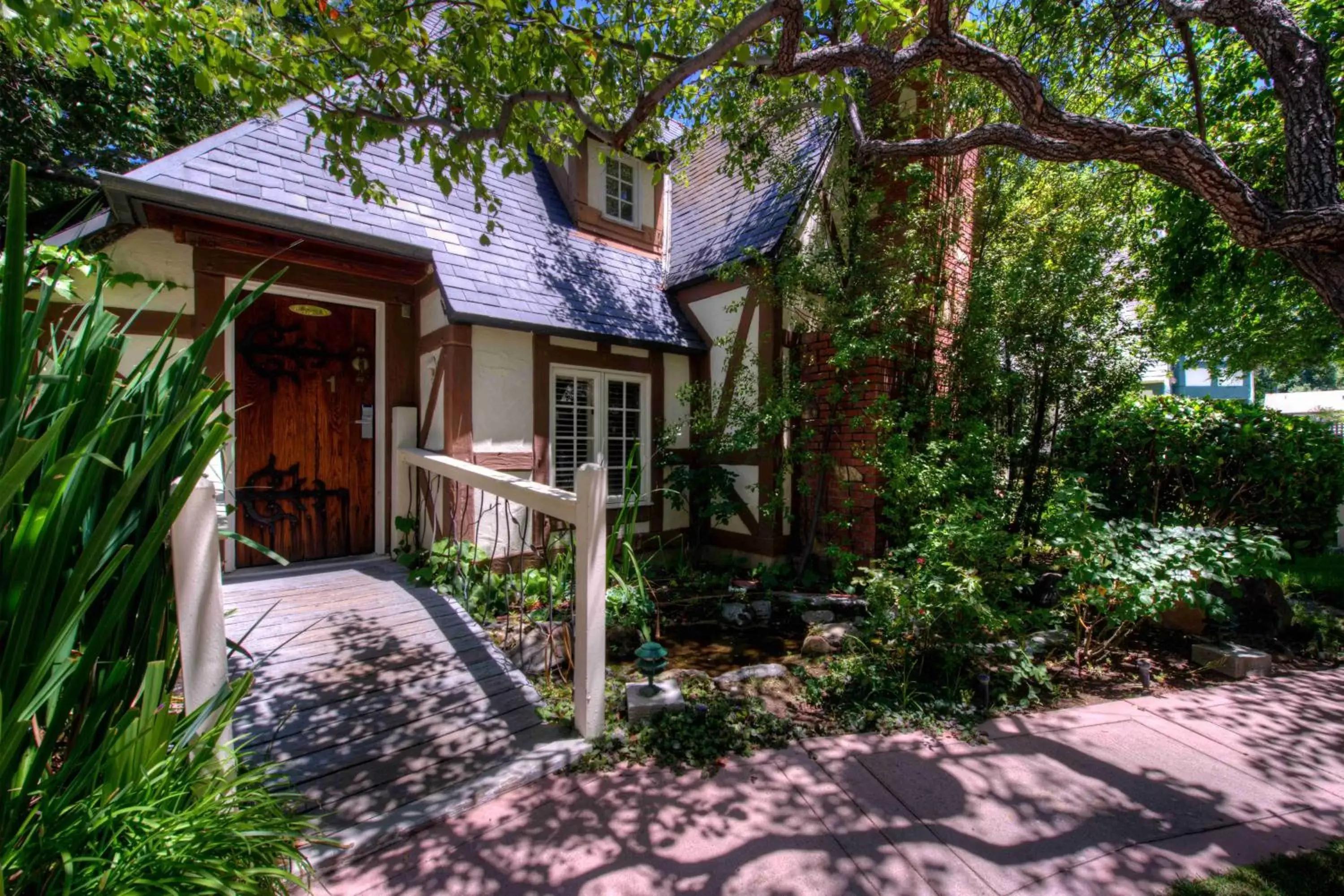 Cottage with Garden View in Wine Valley Inn Cottage with Garden View in Wine Valley Inn