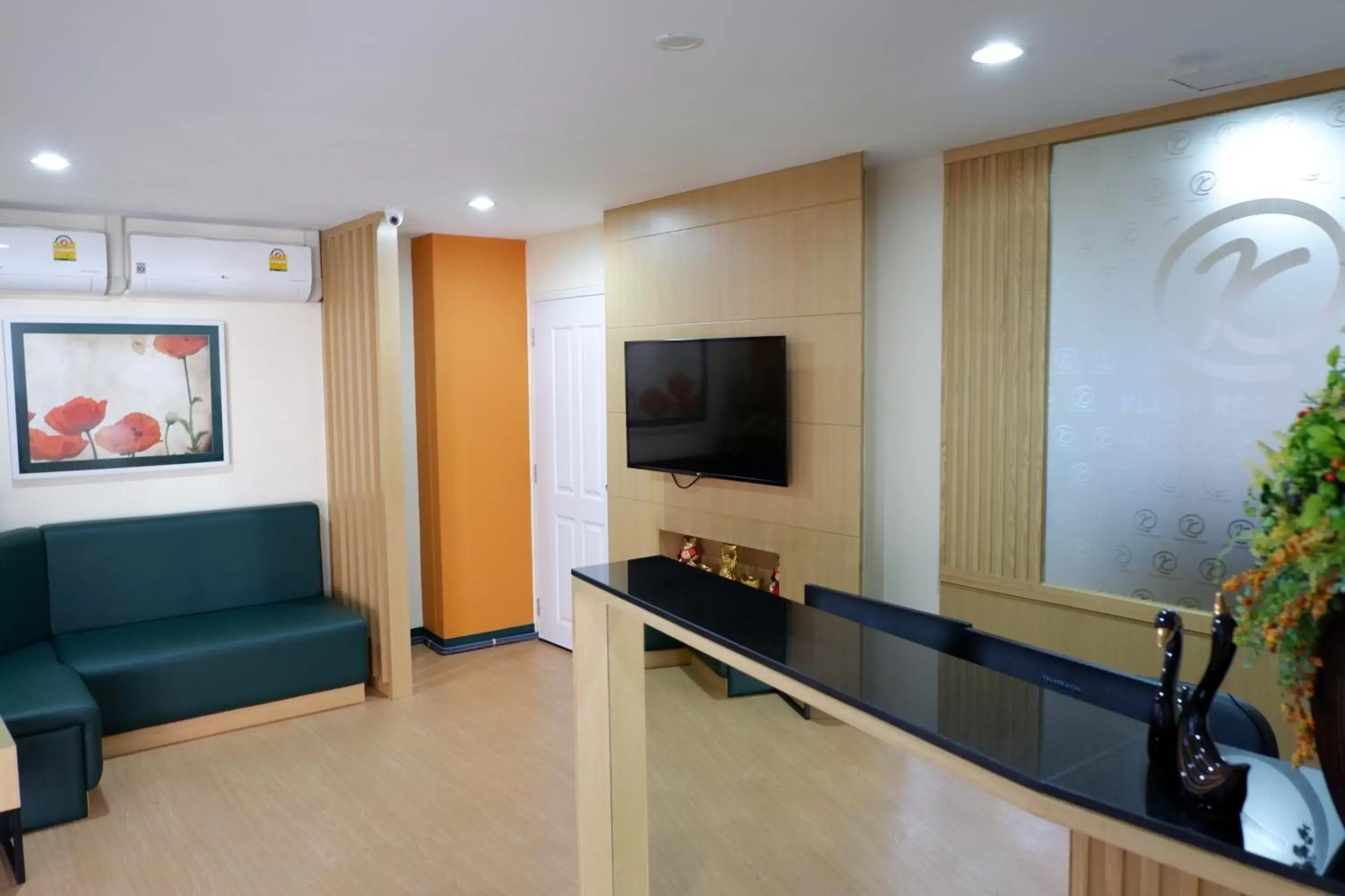 Lobby or reception, TV/Entertainment Center in Klean Residence Hotel
