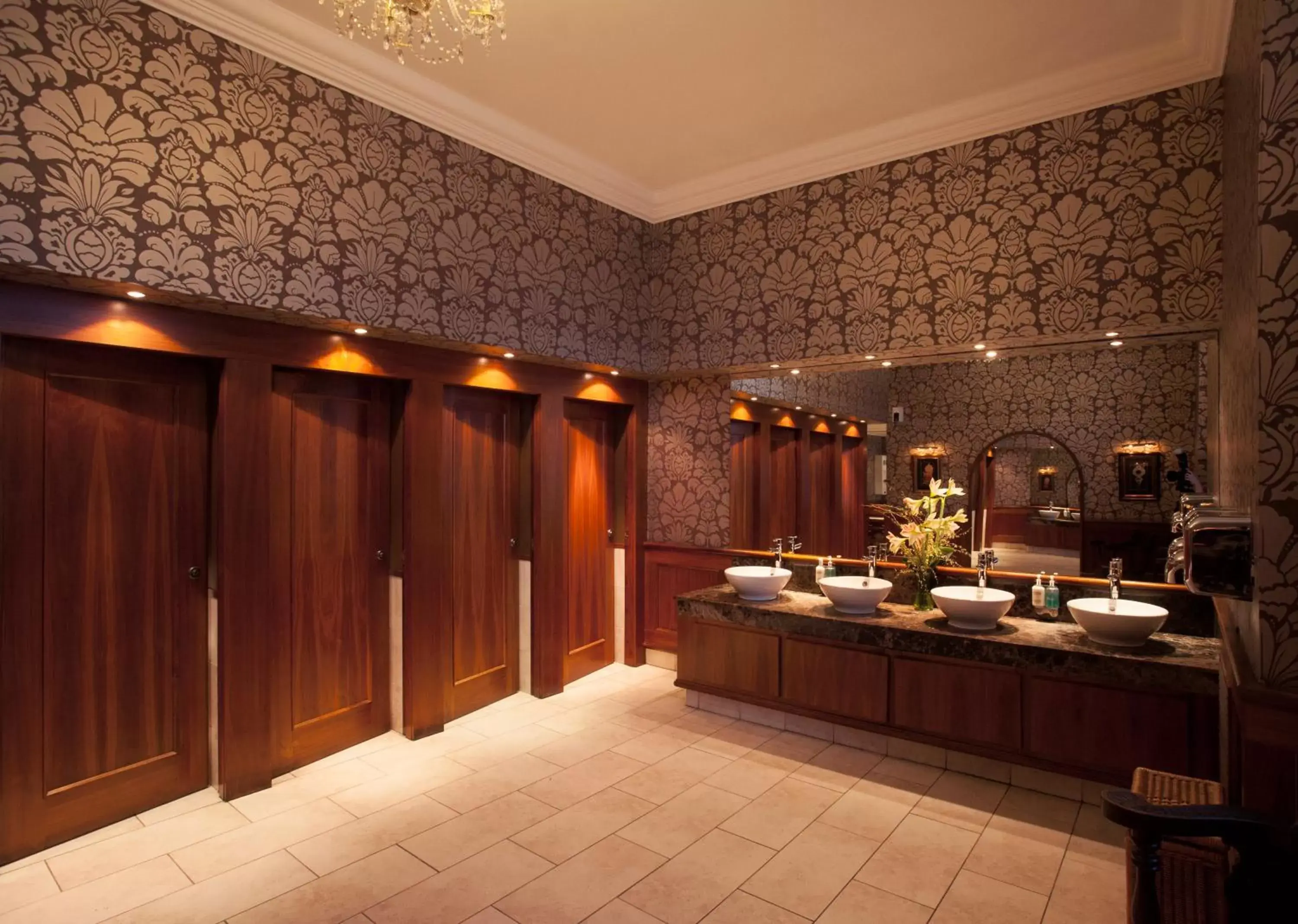 Toilet, Restaurant/Places to Eat in The Royal Highland Hotel