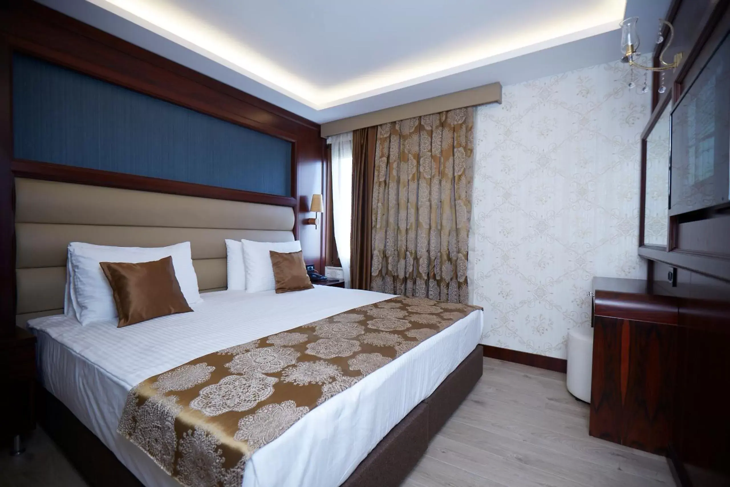 Toilet, Bed in Ilkbal Deluxe Hotel &Spa Istanbul