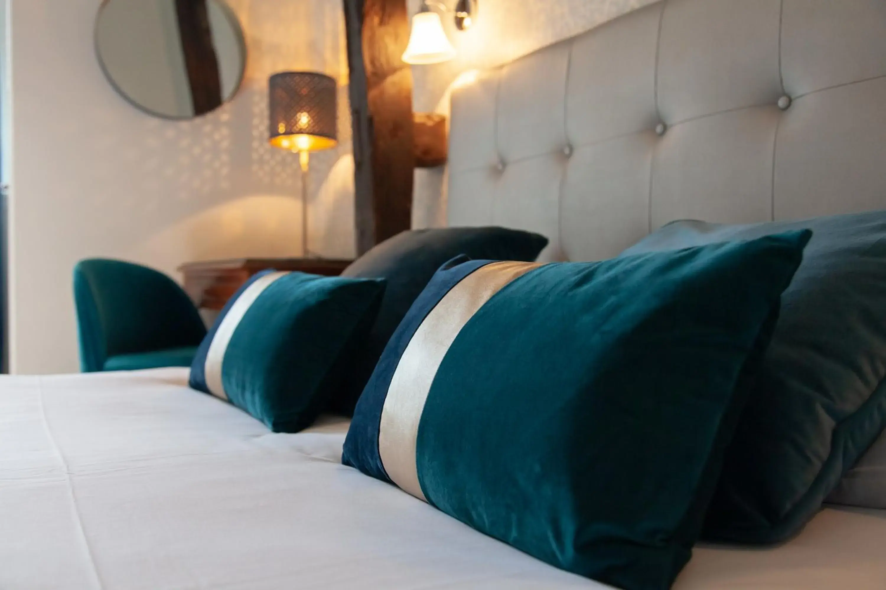 Property building, Bed in Hotel Mirabeau