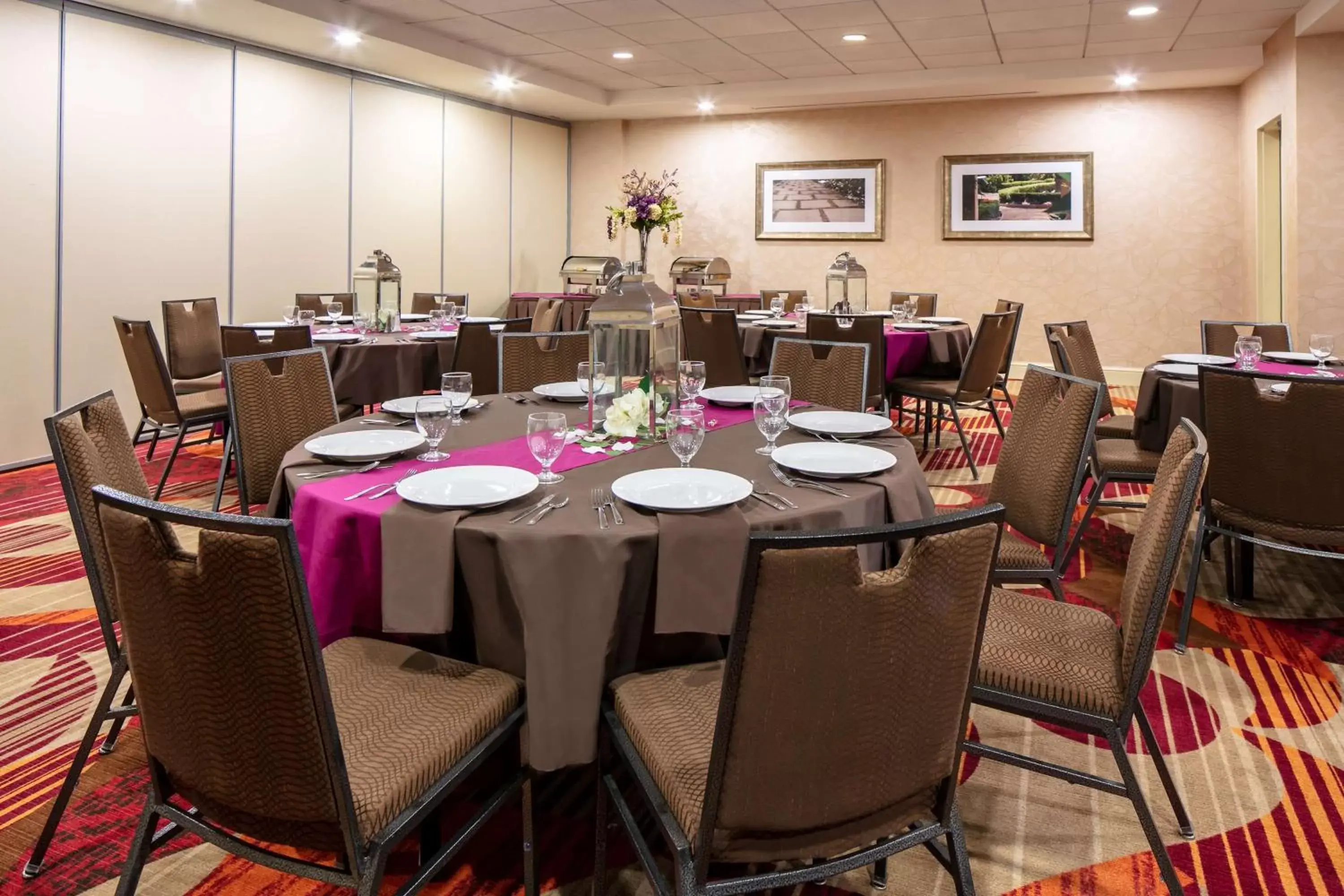 Meeting/conference room, Restaurant/Places to Eat in Hilton Garden Inn Omaha West