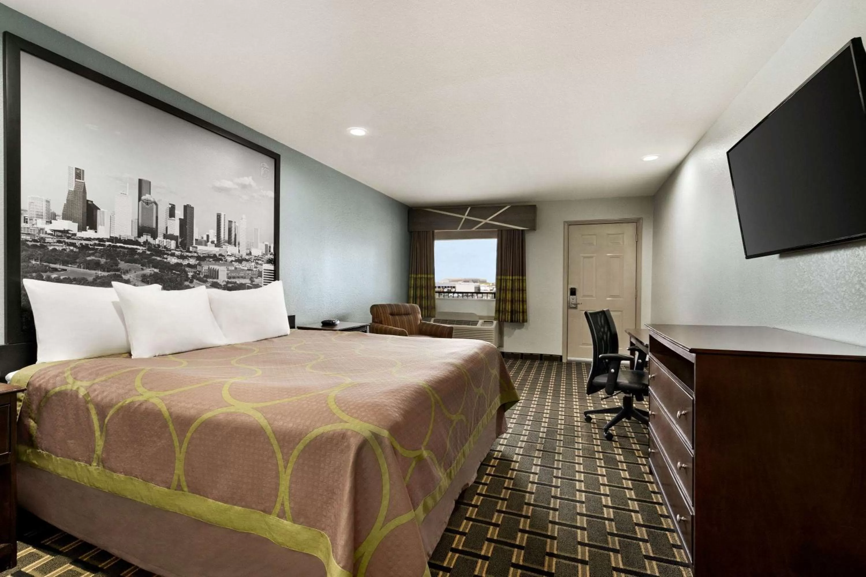 Photo of the whole room in Super 8 by Wyndham Houston/Dtwn/I-610