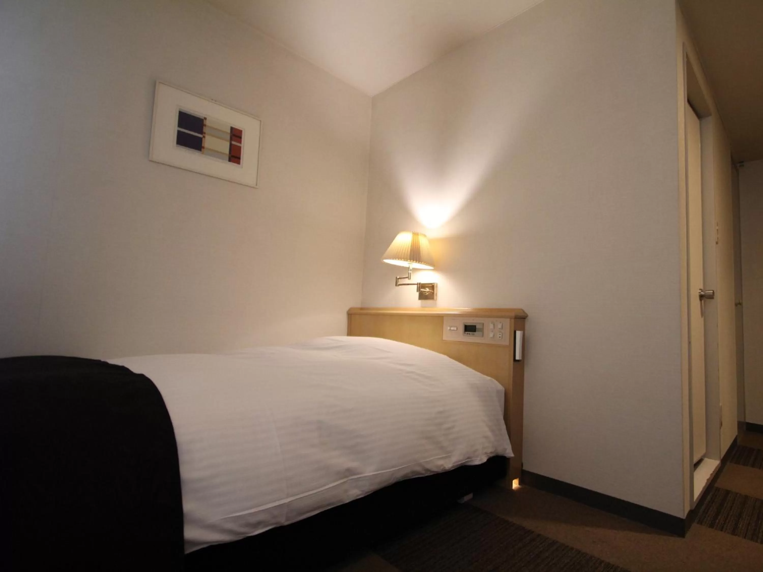 Double Room with Small Double Bed - single occupancy - Smoking in APA Hotel Takamatsu Airport
