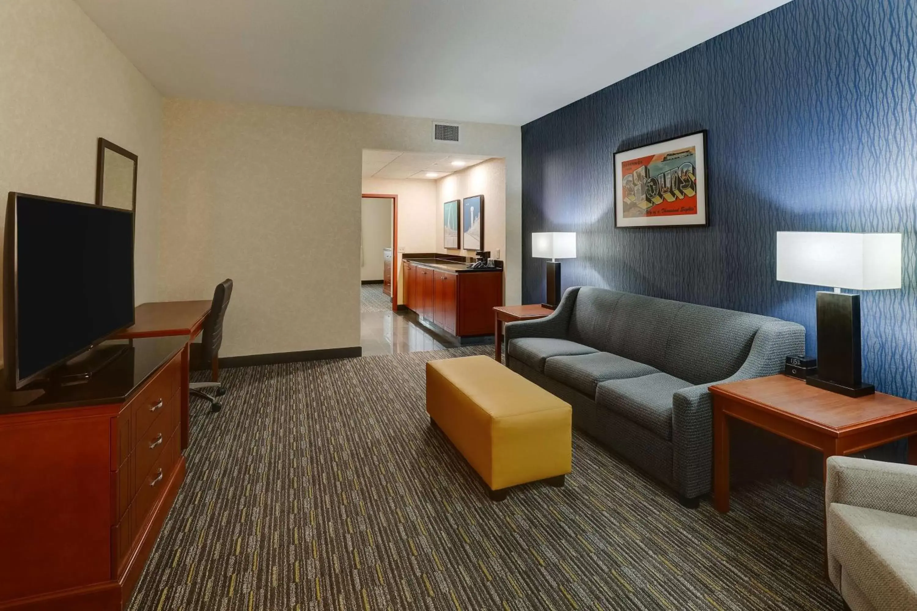 Photo of the whole room, Seating Area in Drury Inn & Suites St. Louis Arnold