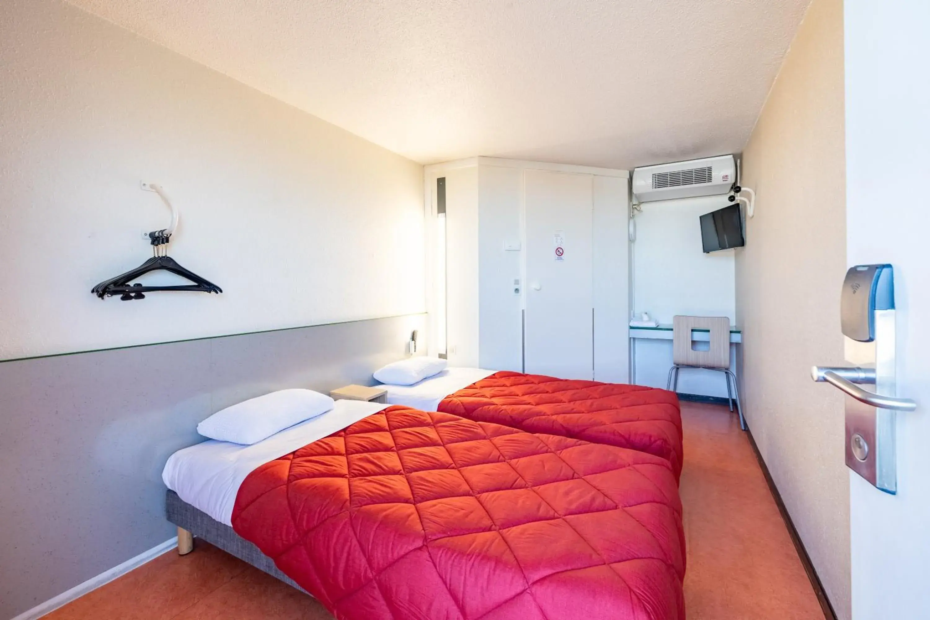 Bed in Premiere Classe Angers Beaucouzé