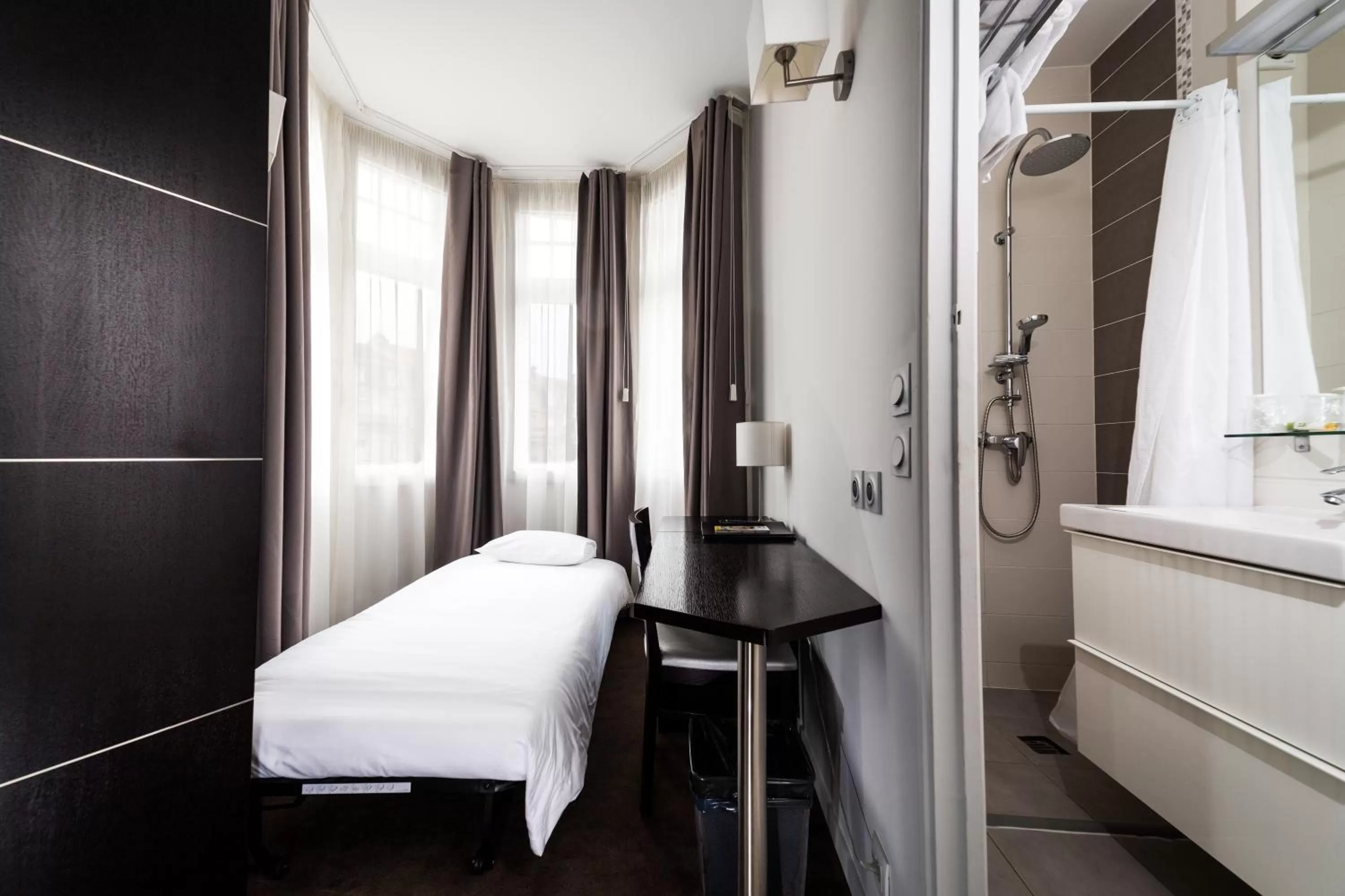 Bedroom, Bed in Hôtel Le Mondon Metz