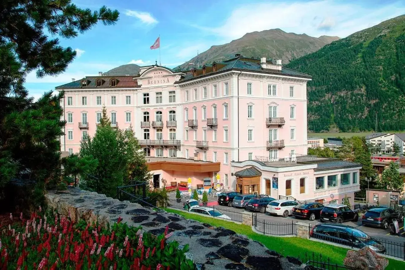 Facade/entrance, Property Building in Hotel Bernina 1865