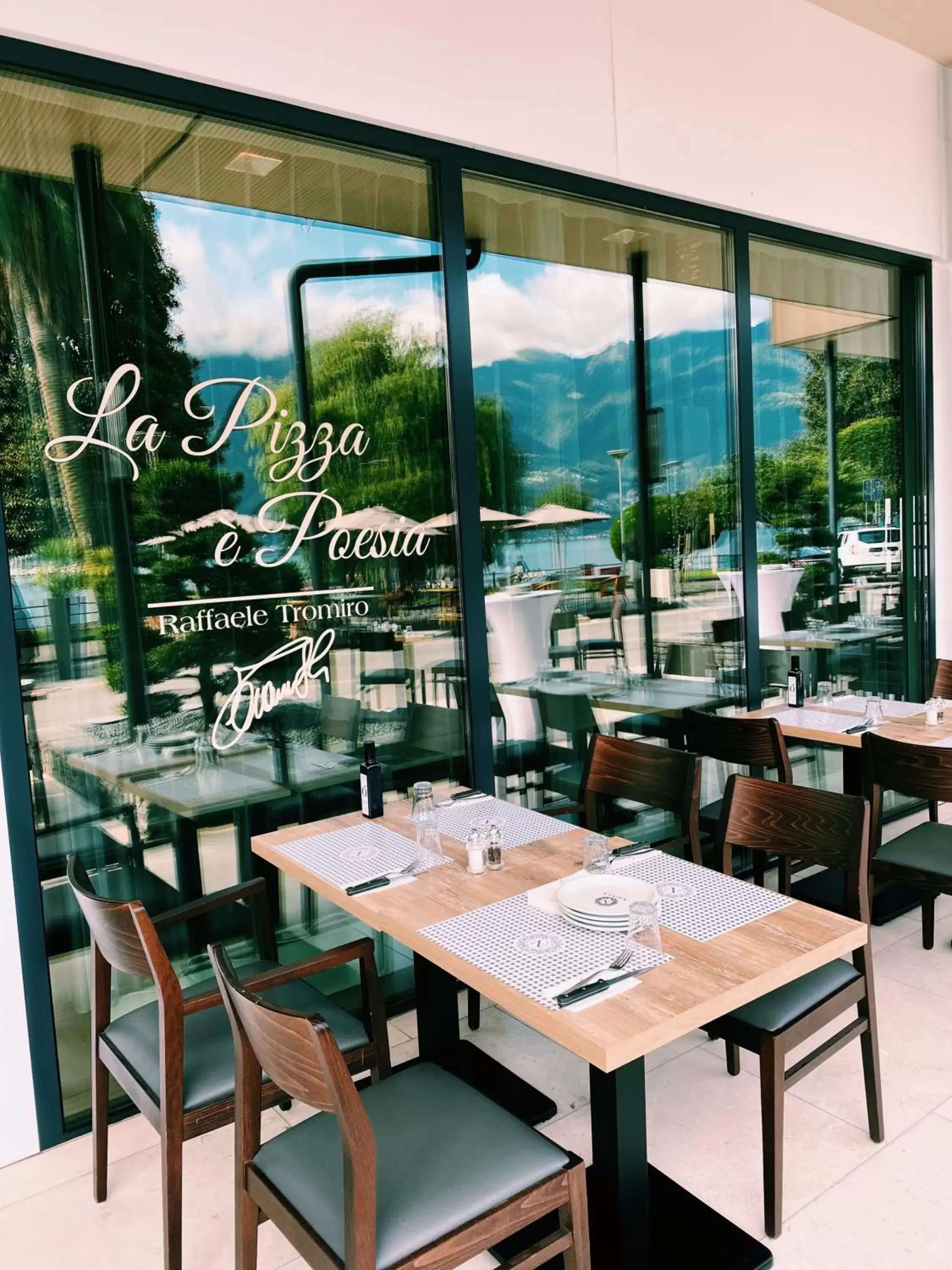 Restaurant/Places to Eat in Hotel la Palma au Lac
