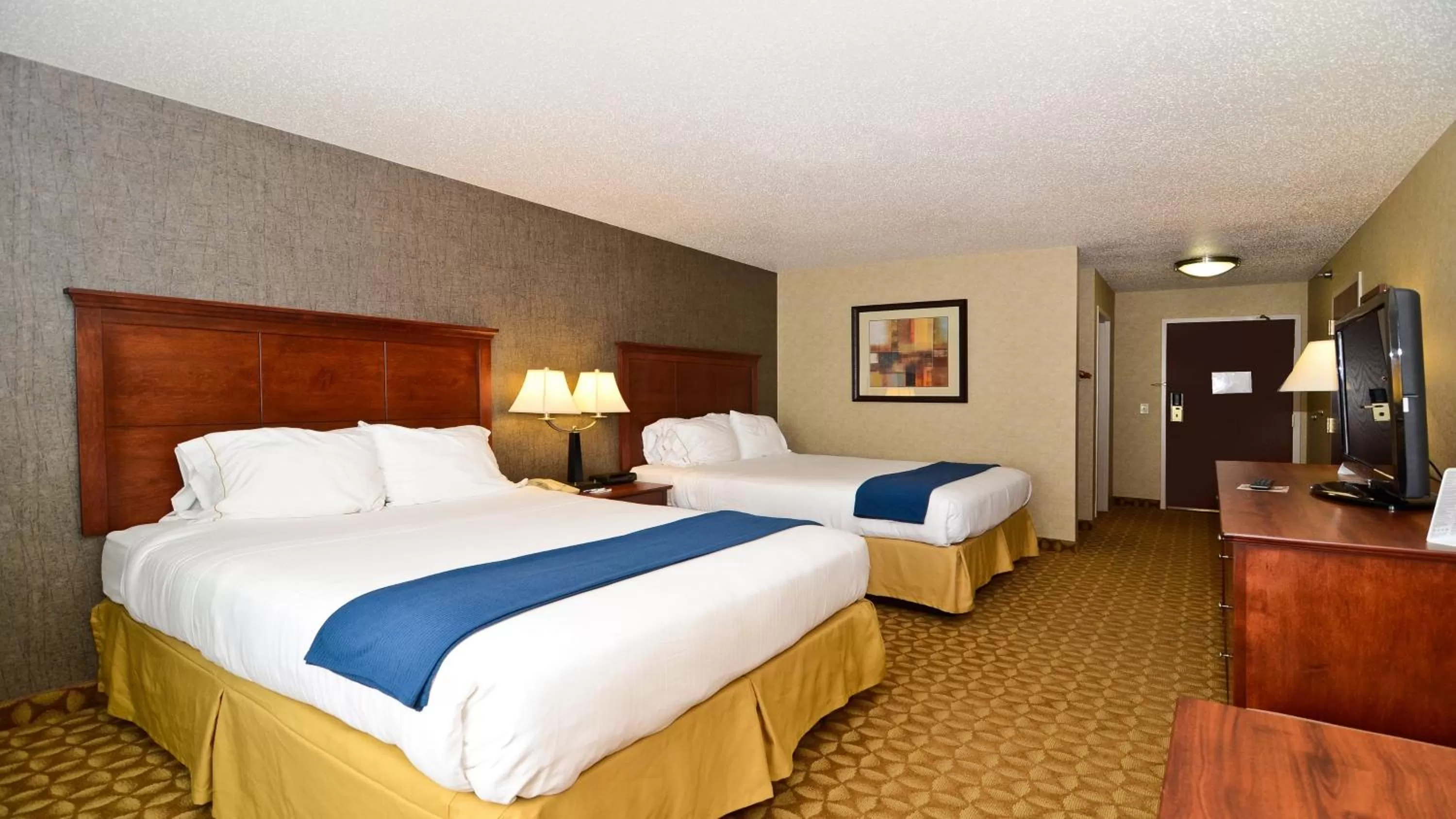 Double Room with Two Double Beds- Mobility Access Tran Shower/Non-Smoking in Holiday Inn Express Hotel & Suites Fort Atkinson, an IHG Hotel