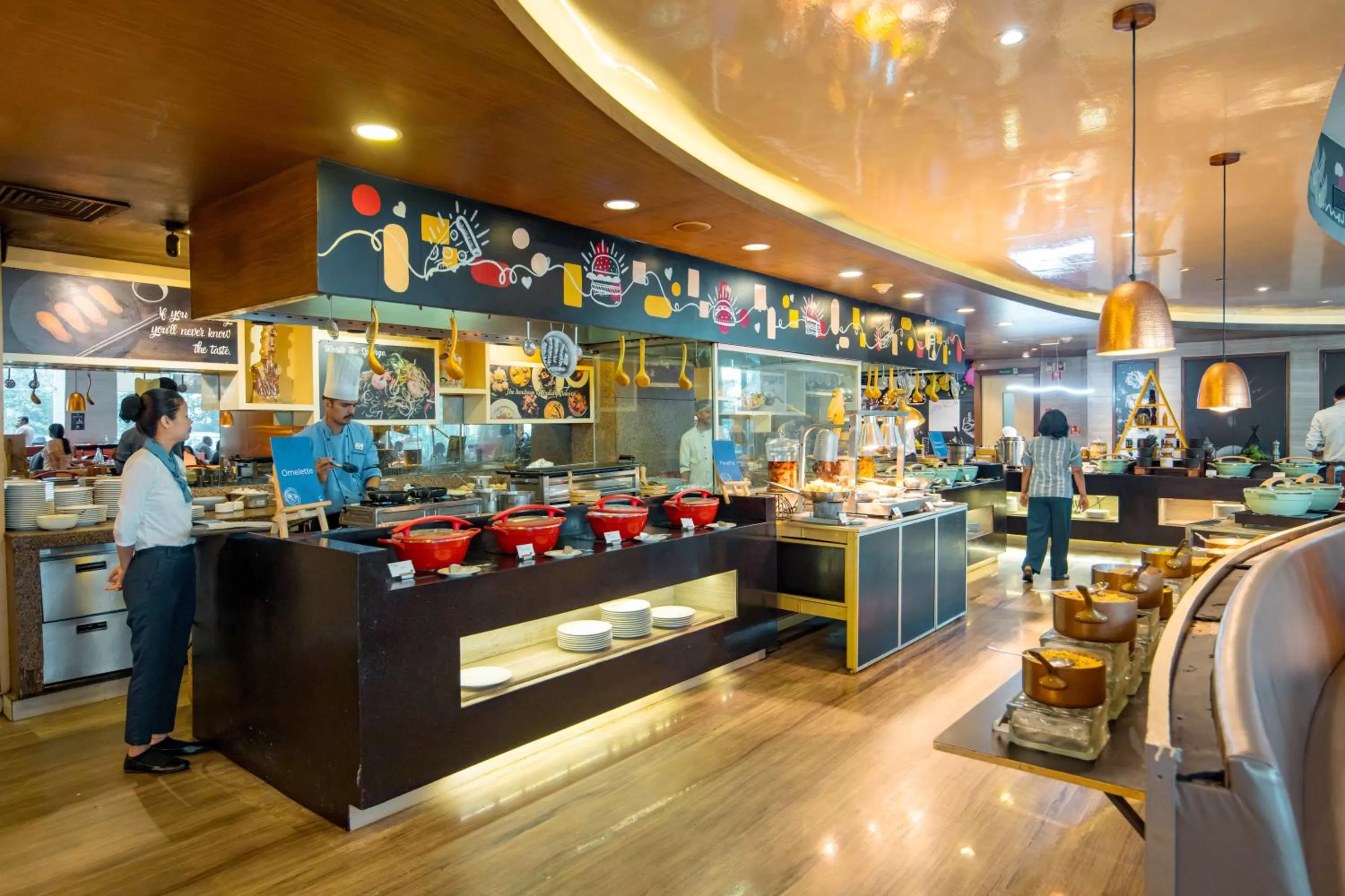 Restaurant/places to eat in Novotel Ahmedabad