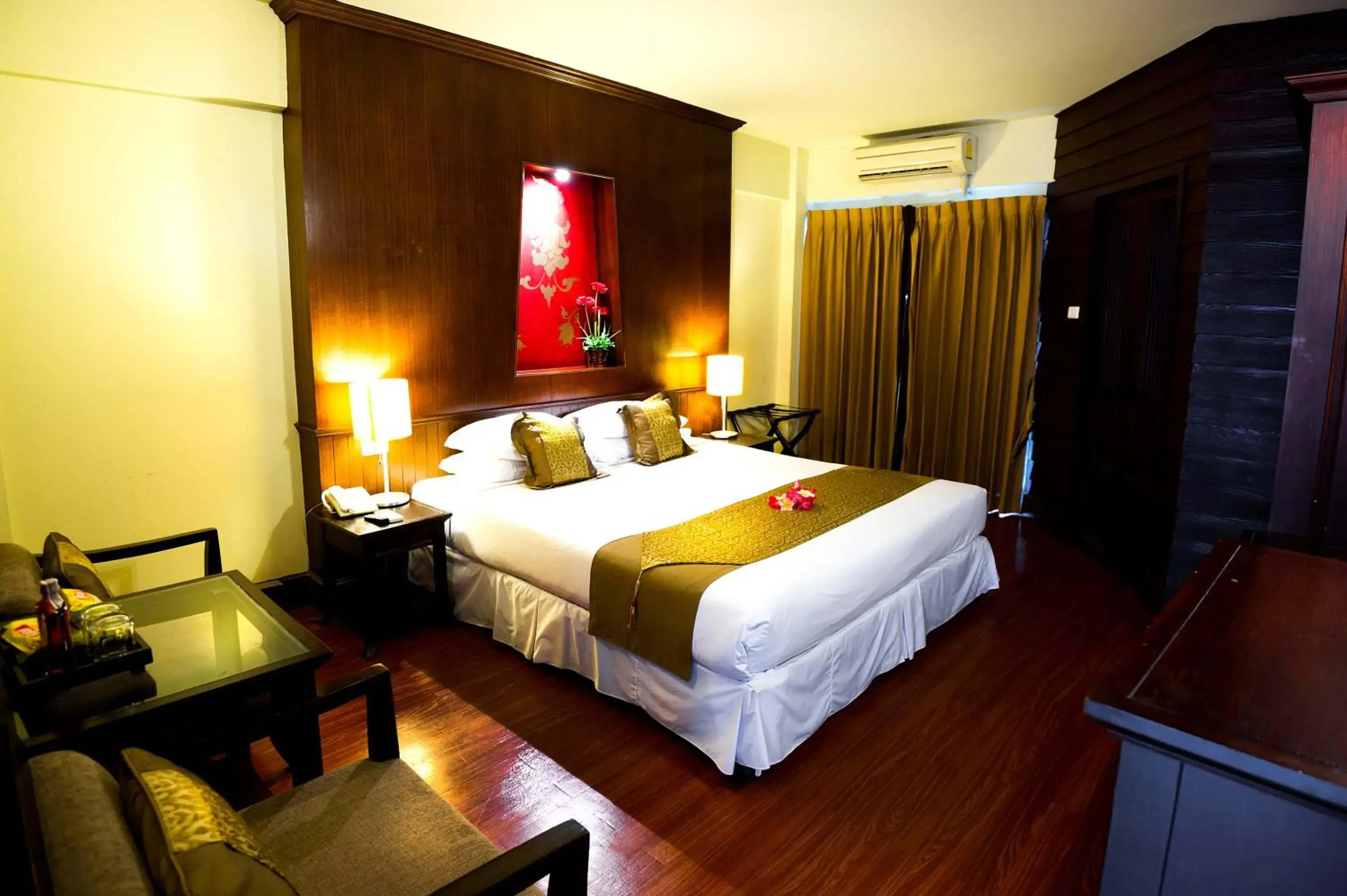 Photo of the whole room, Bed in Chiangmai Gate Hotel