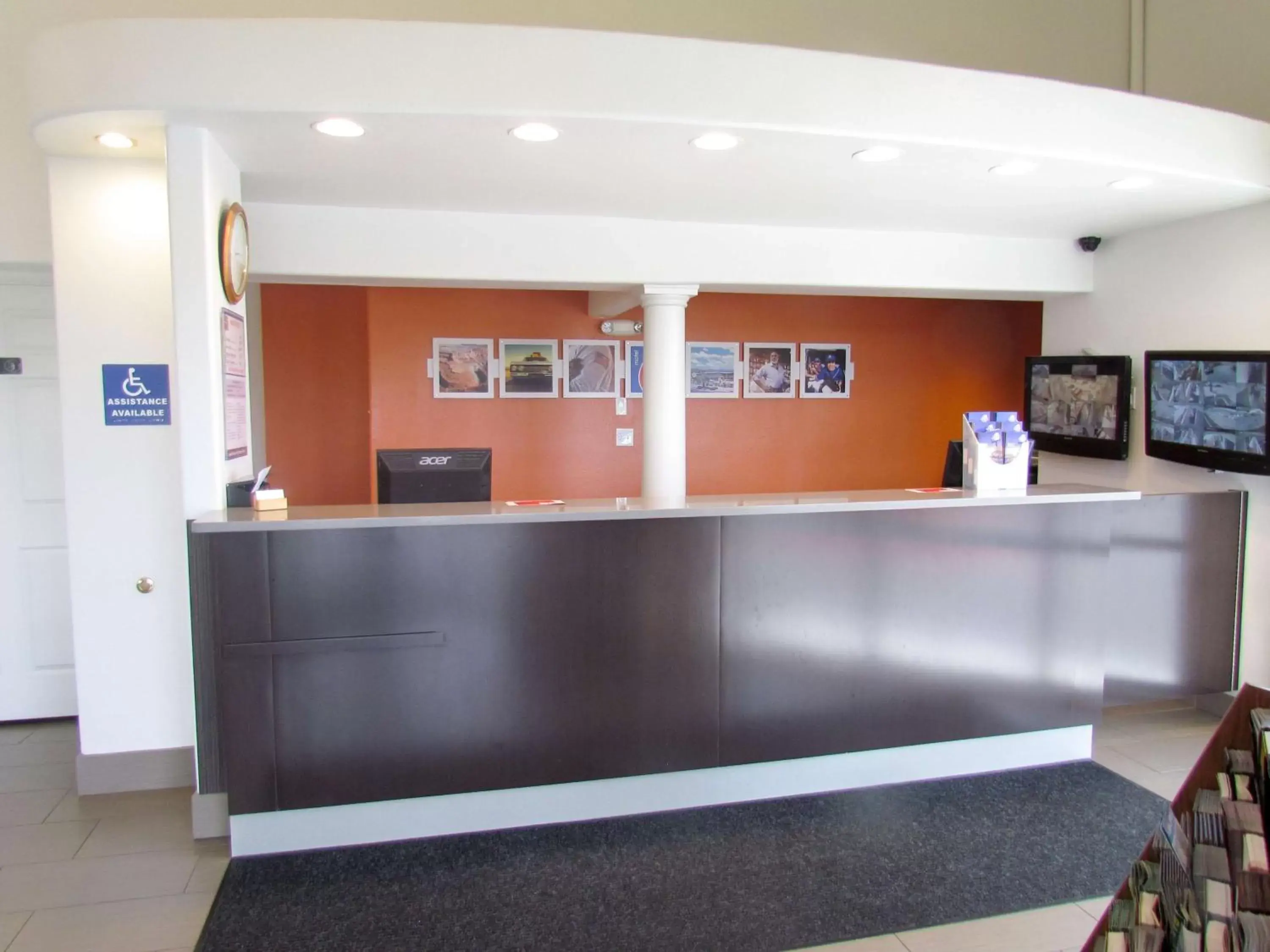 TV and multimedia, Lobby/Reception in Motel 6-Vancouver, WA