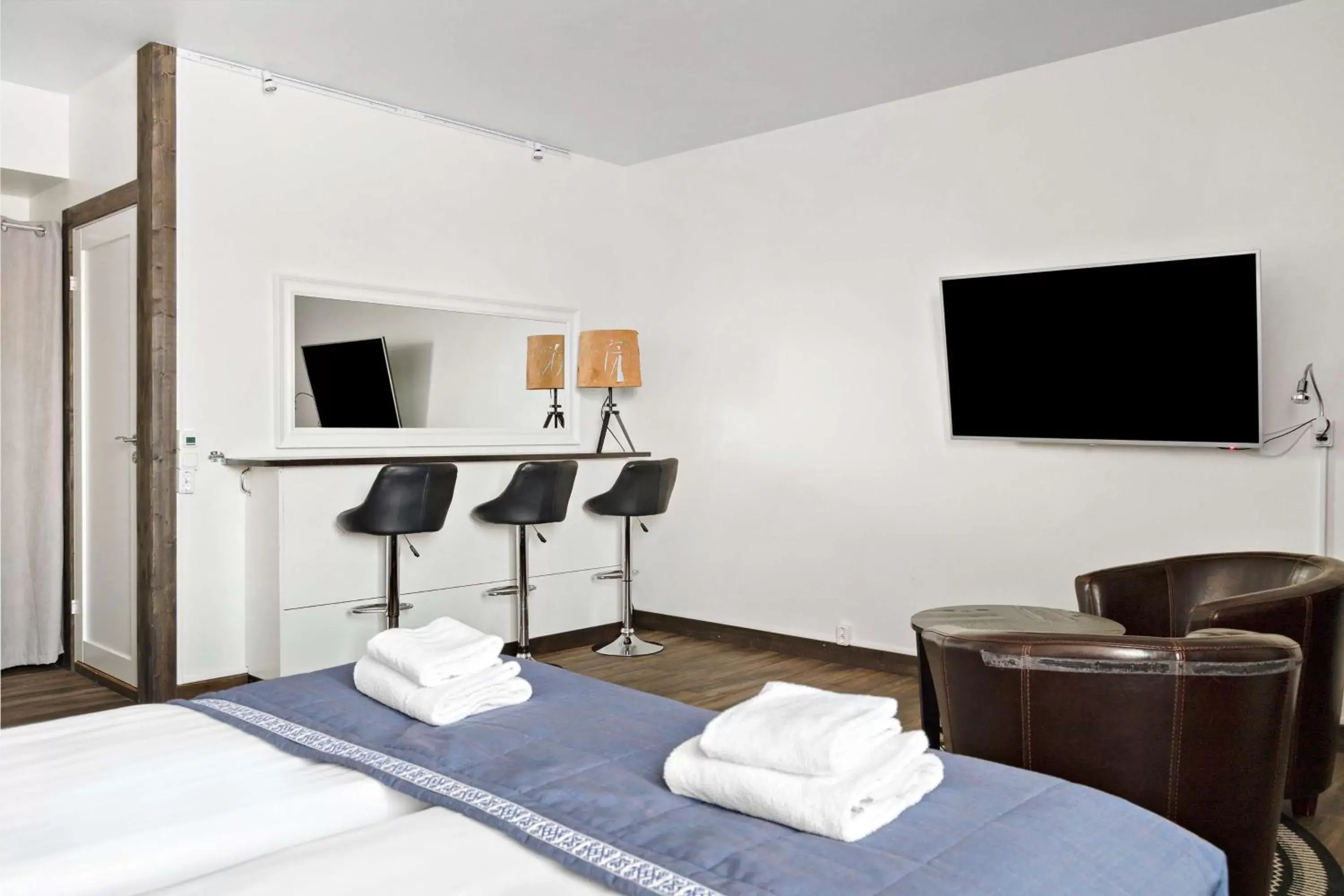 Bedroom, TV/Entertainment Center in Best Western Hotel Arctic Eden