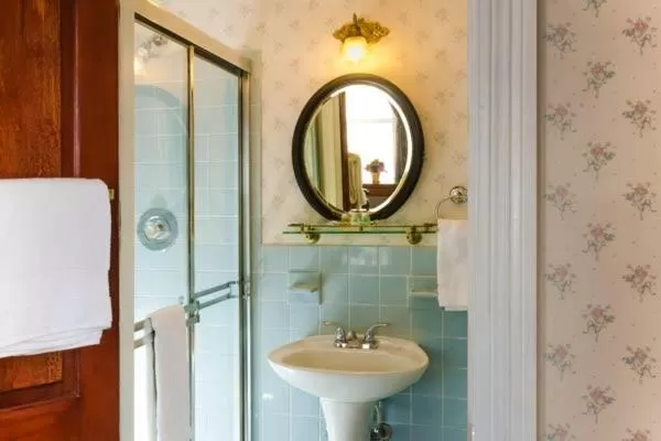 Bathroom in Solomons Victorian Inn