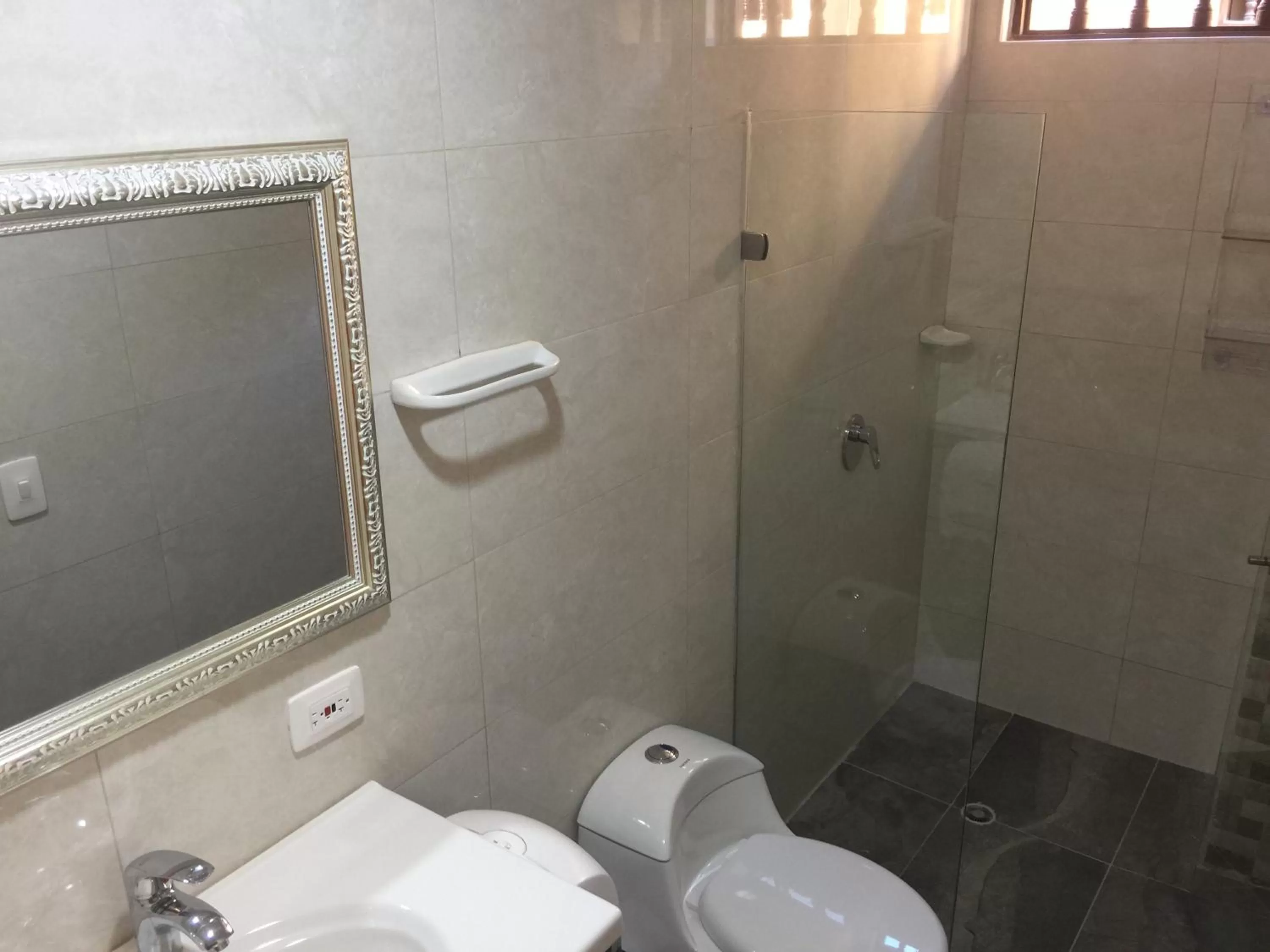 Bathroom in Akel House Hotel