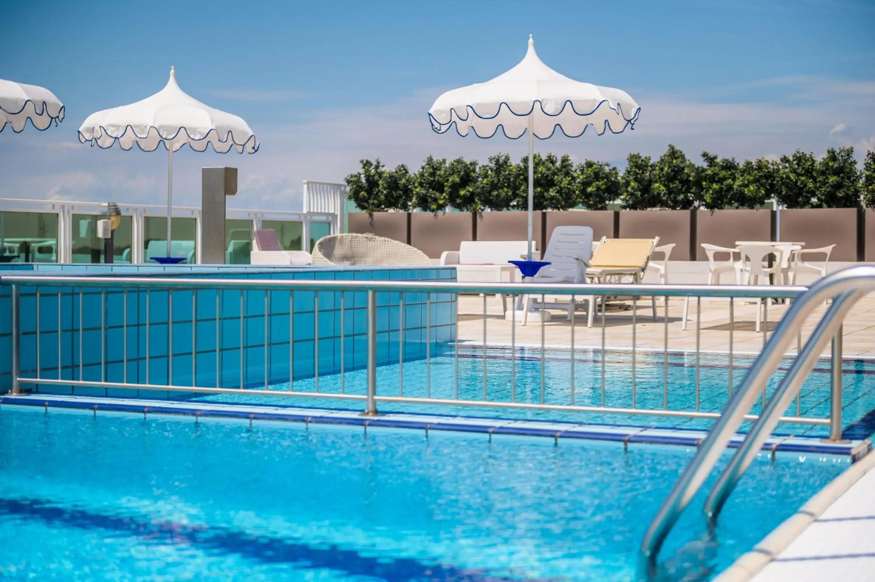 Swimming Pool in Hotel Colombo