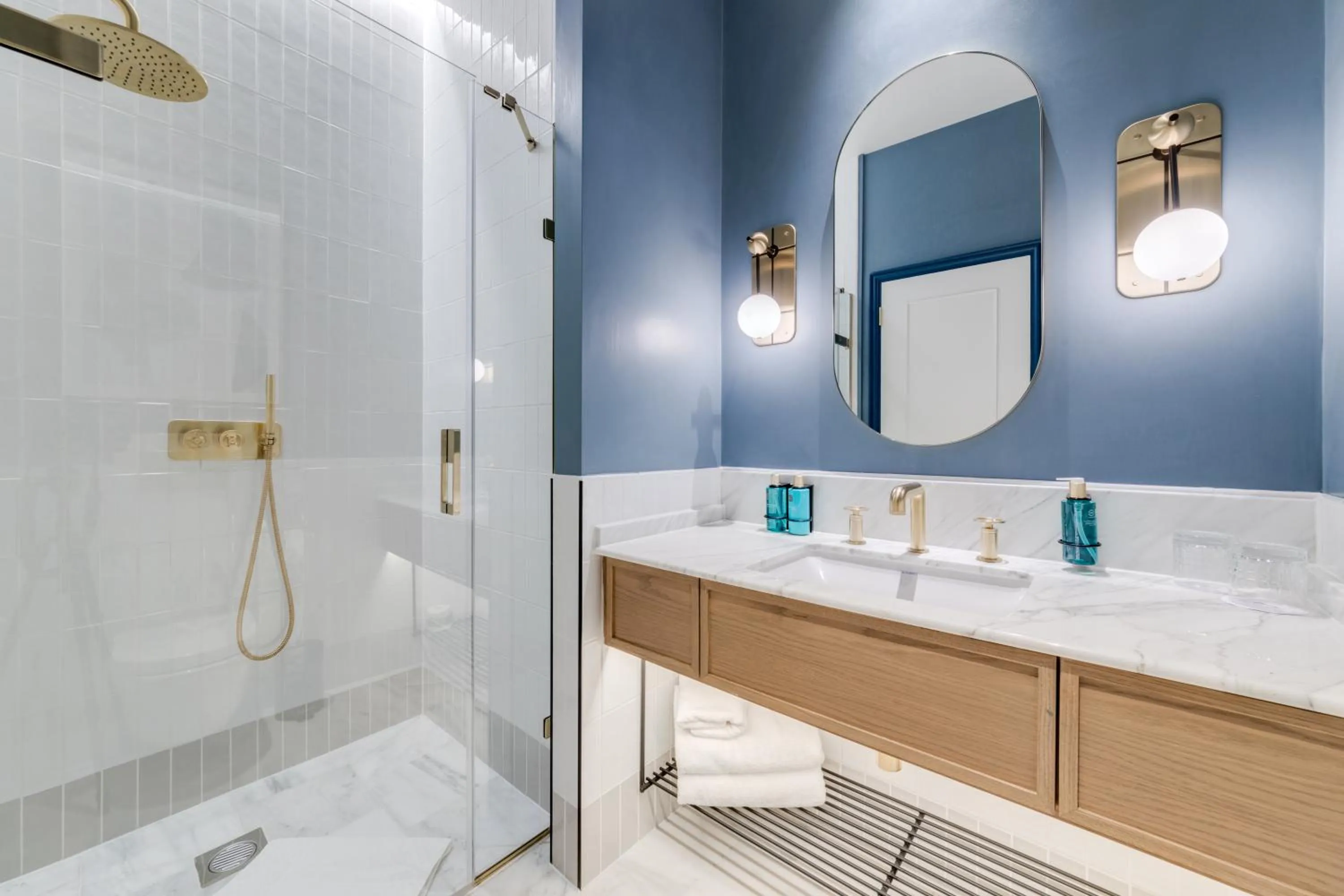 Bathroom in Best Western The Boltons