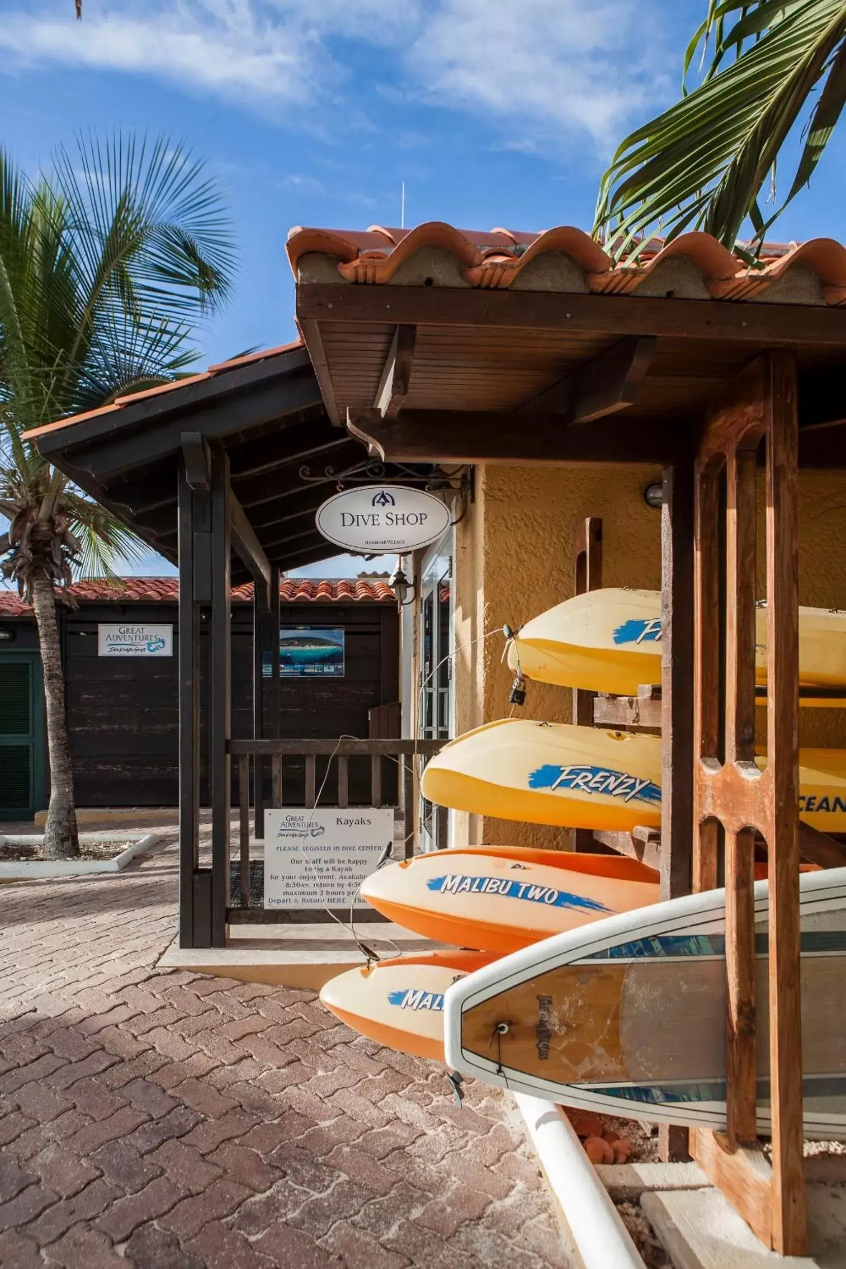 Diving, Property Building in Harbour Village Beach Club