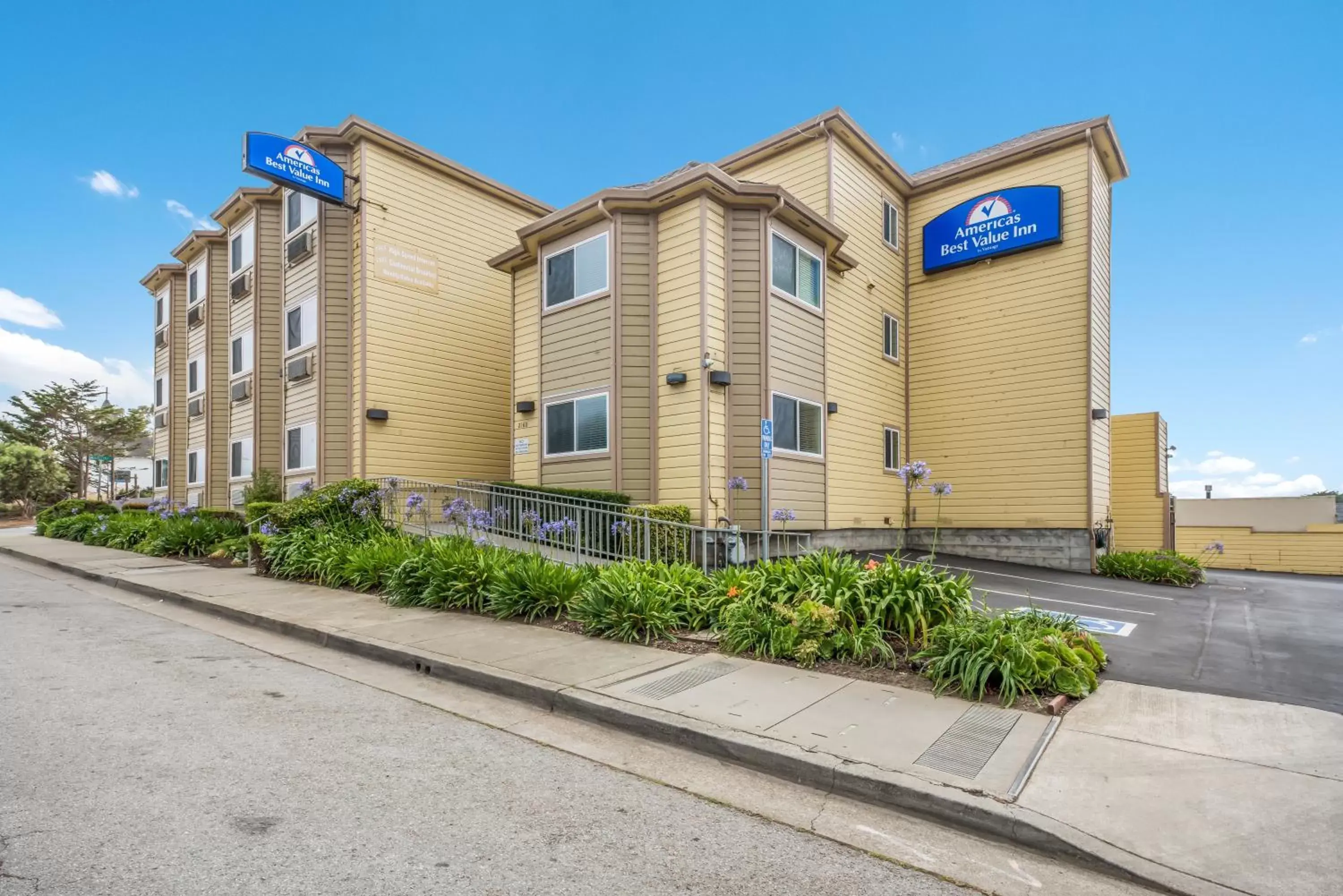 Property Building in Americas Best Value Inn San Francisco/Pacifica