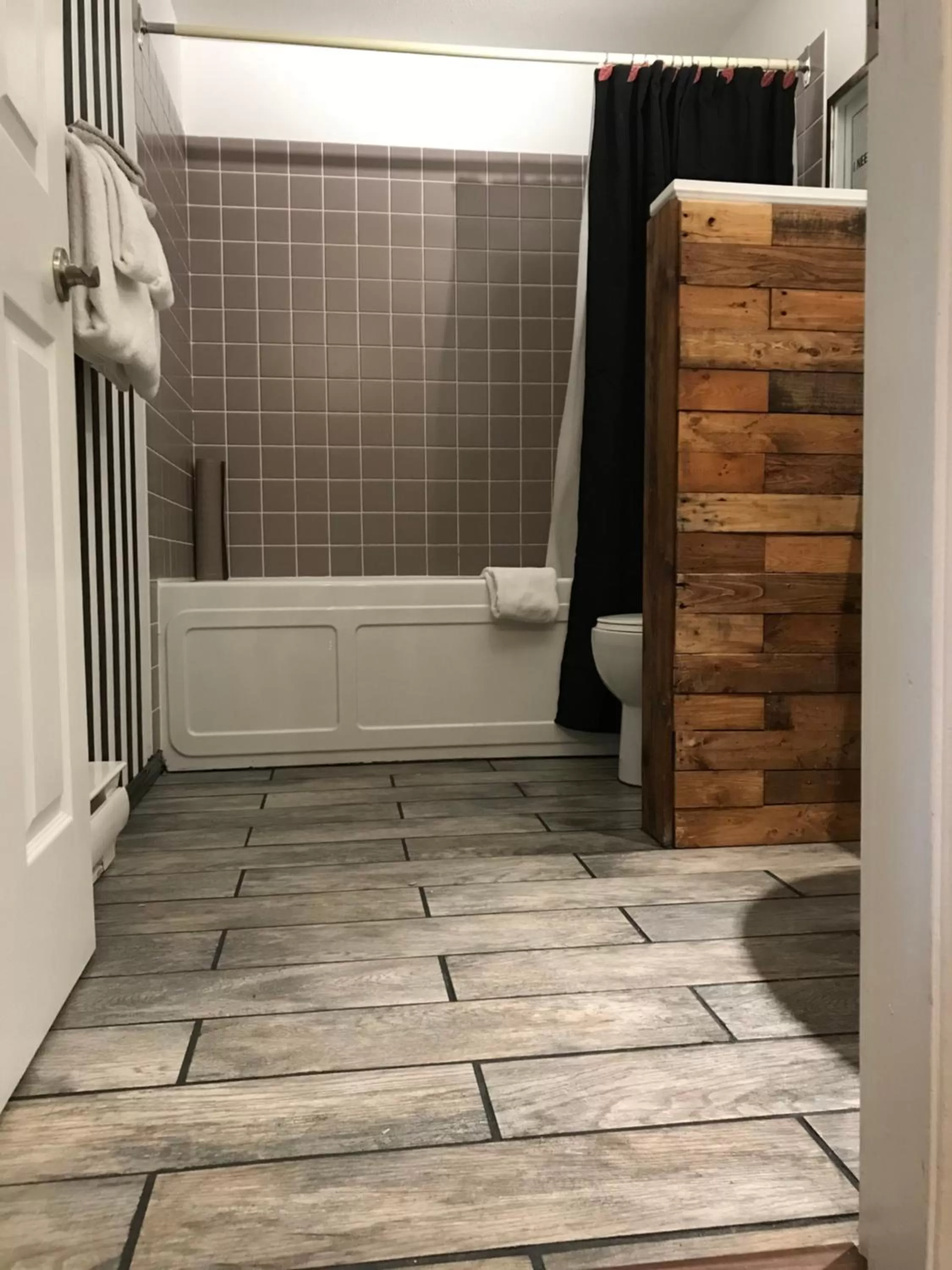 Toilet in Evergreen Bed & Breakfast