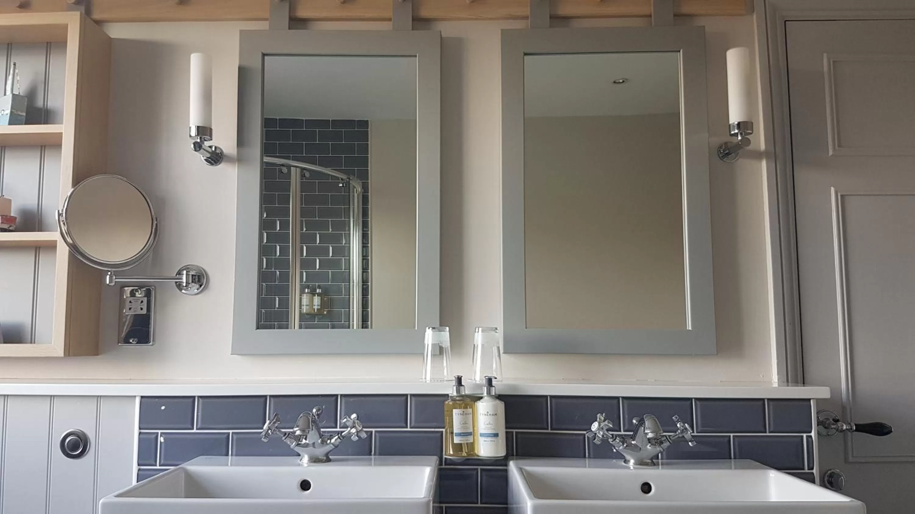 Bathroom in Crown Hotel