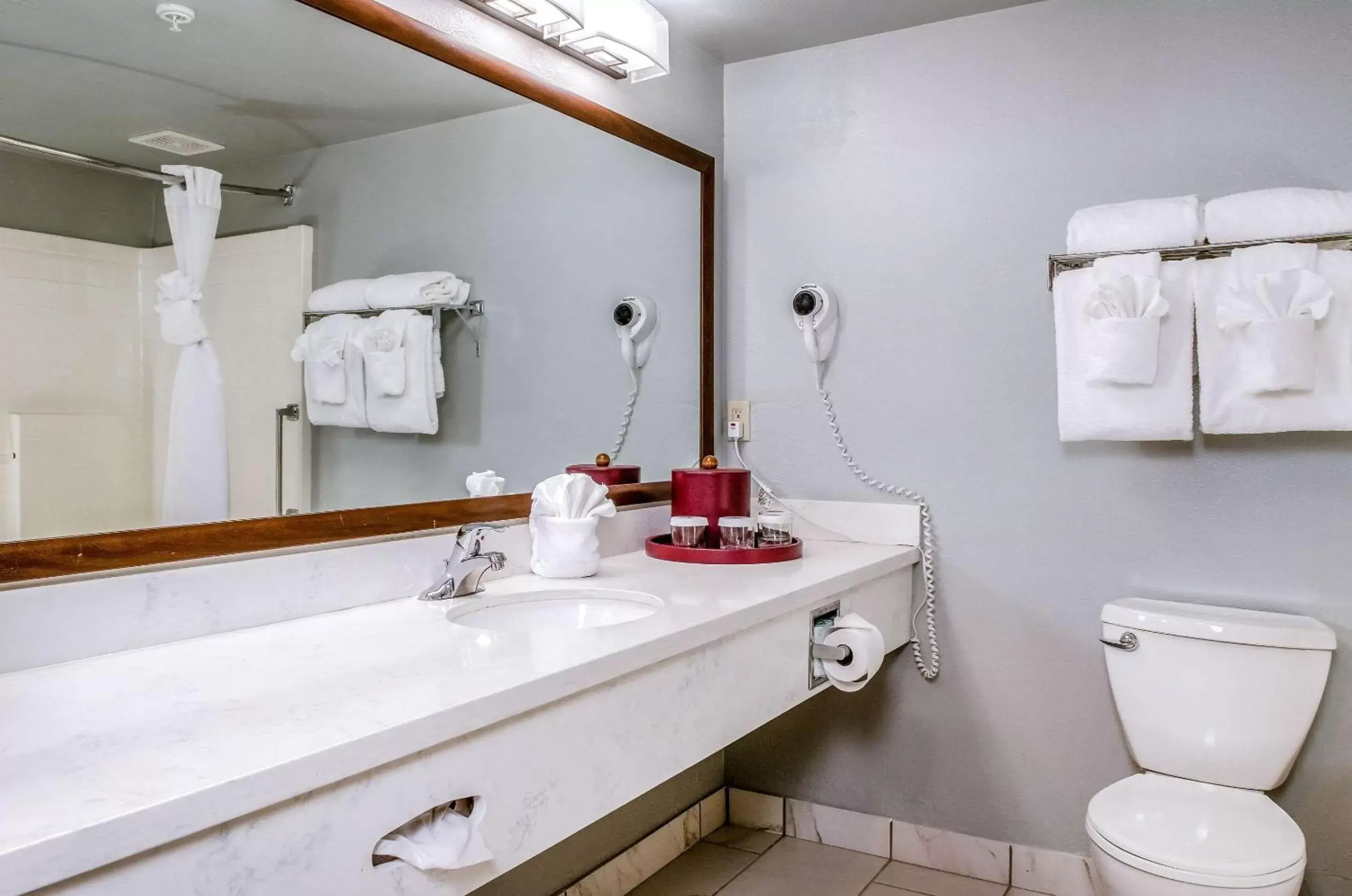 Bathroom in Clarion Hotel By Humboldt Bay