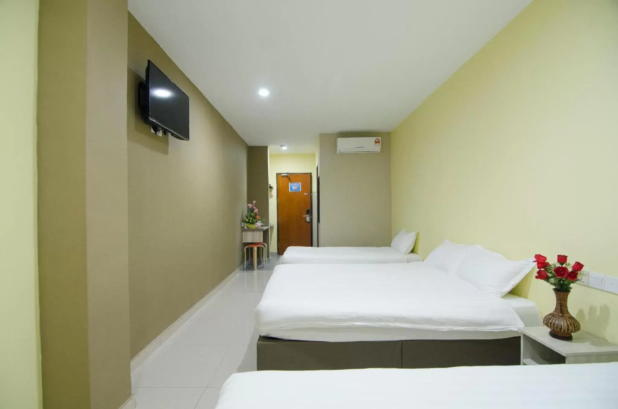 Bed in Hotel Raja Bot