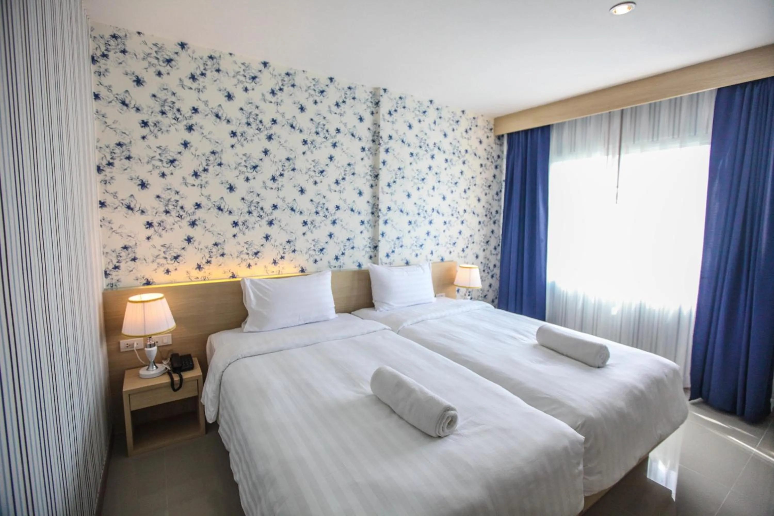 cot, Bed in Ocean and Ole Patong