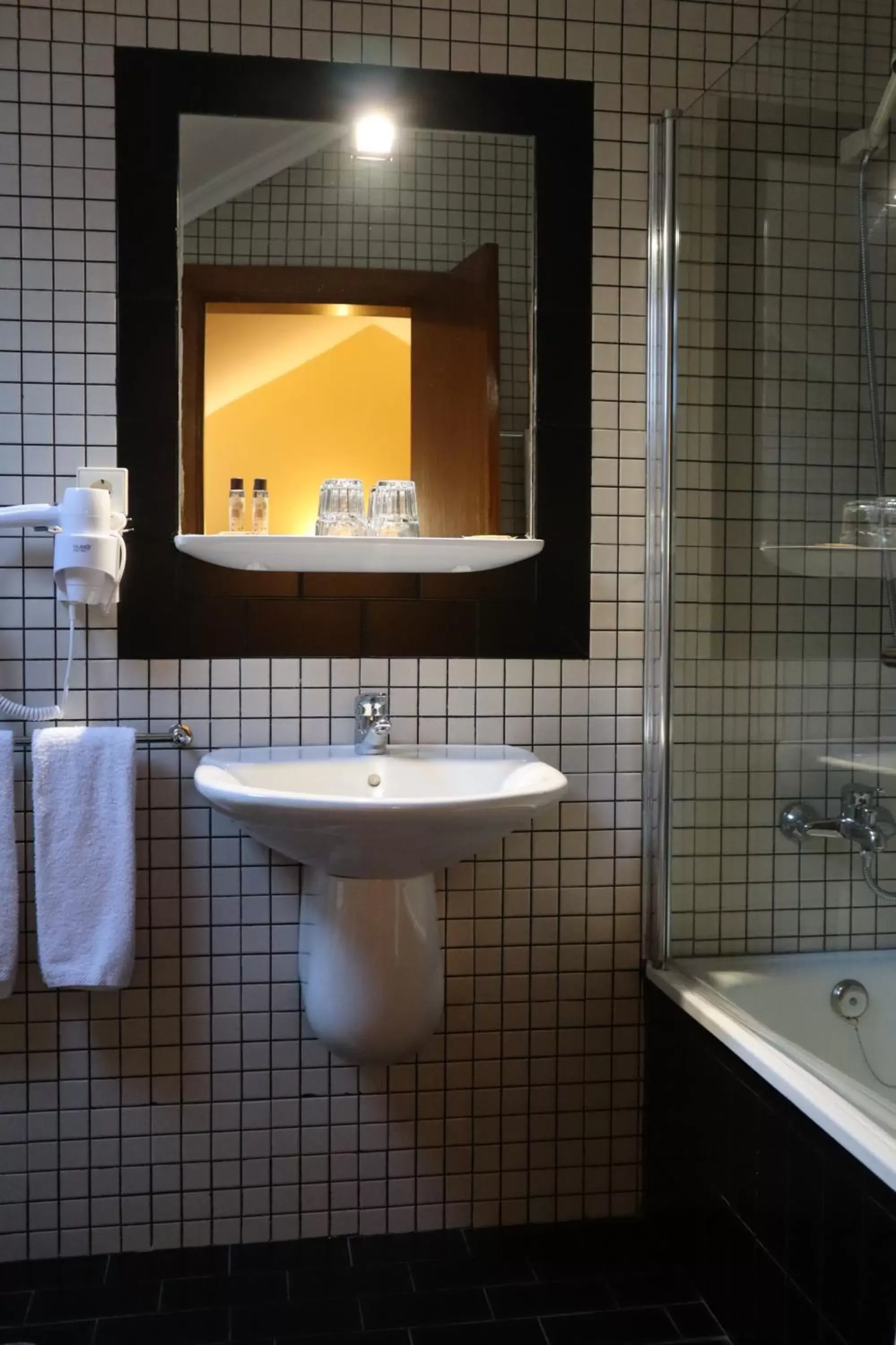 Bathroom in Alojamento Santa Clara
