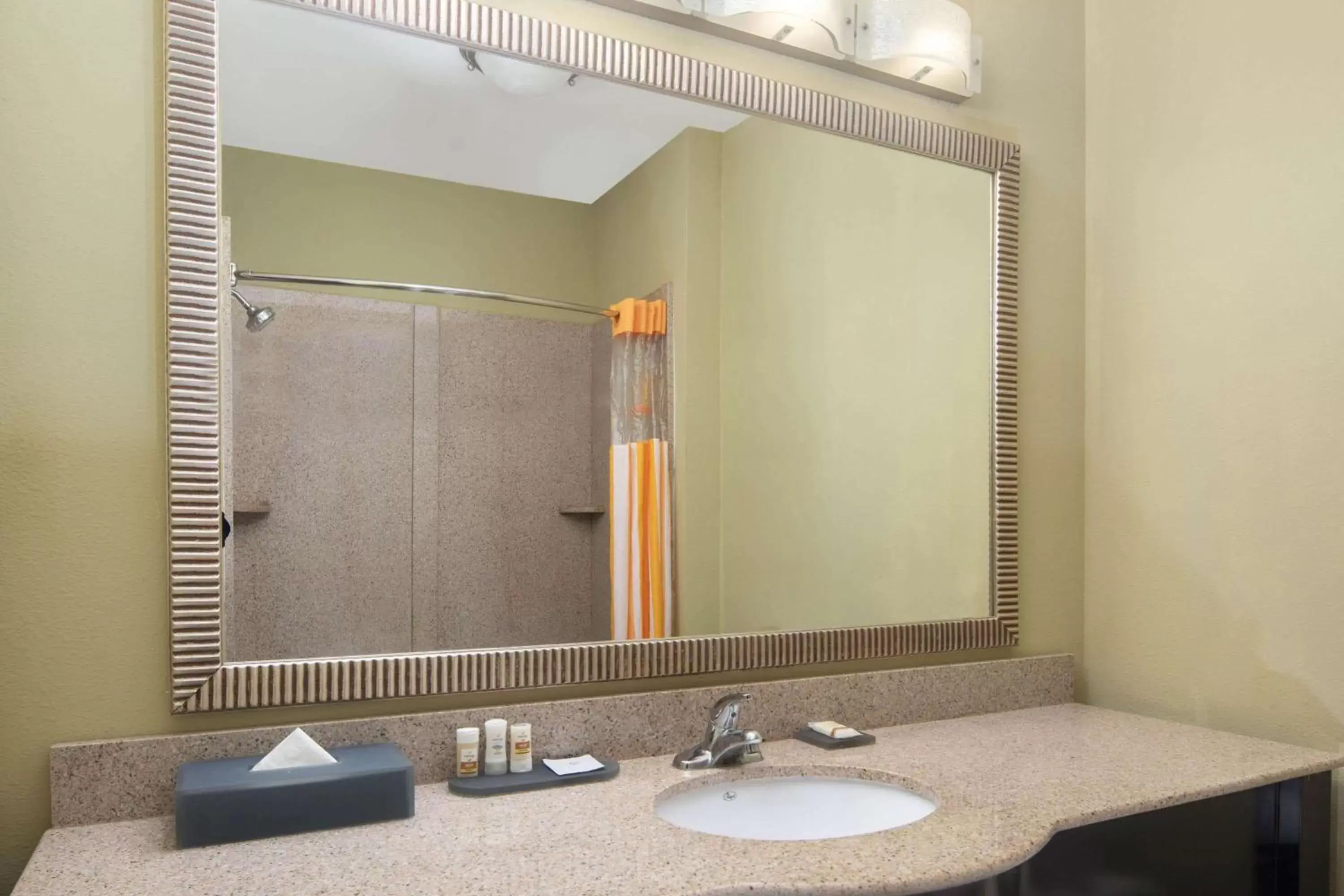 Bathroom in La Quinta by Wyndham Atlanta Union City