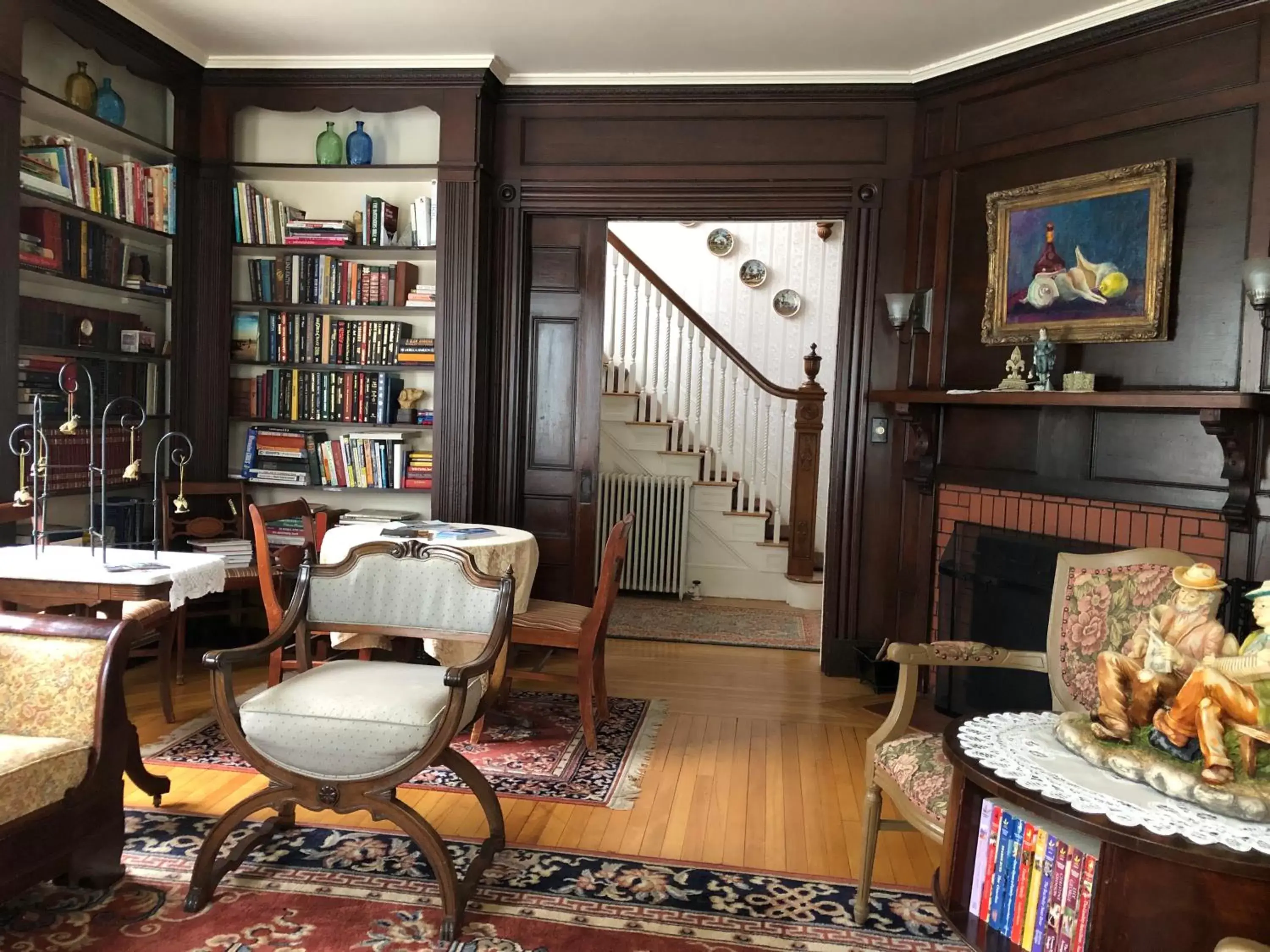 Library, Seating Area in Guilford Bed and Breakfast