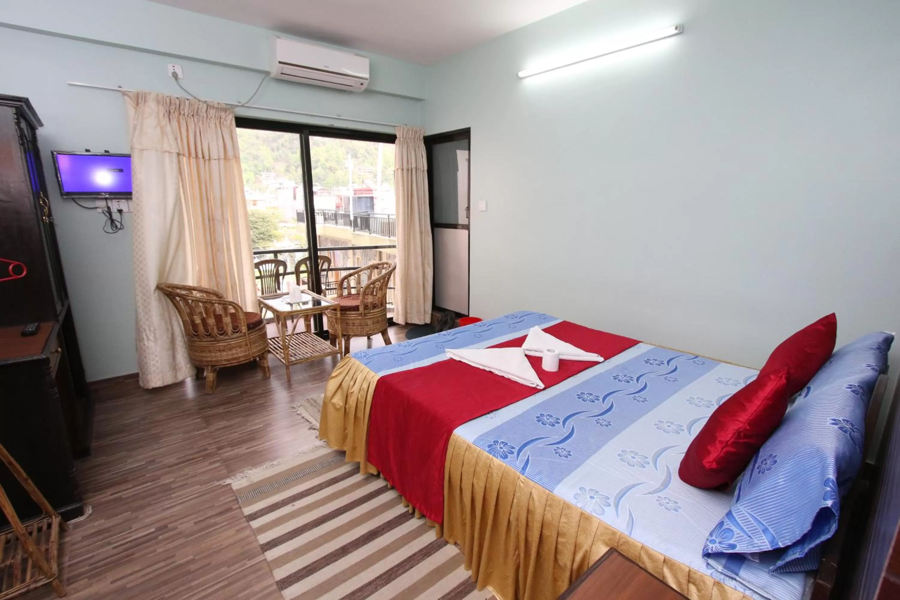 Photo of the whole room, Bed in The North Face Inn