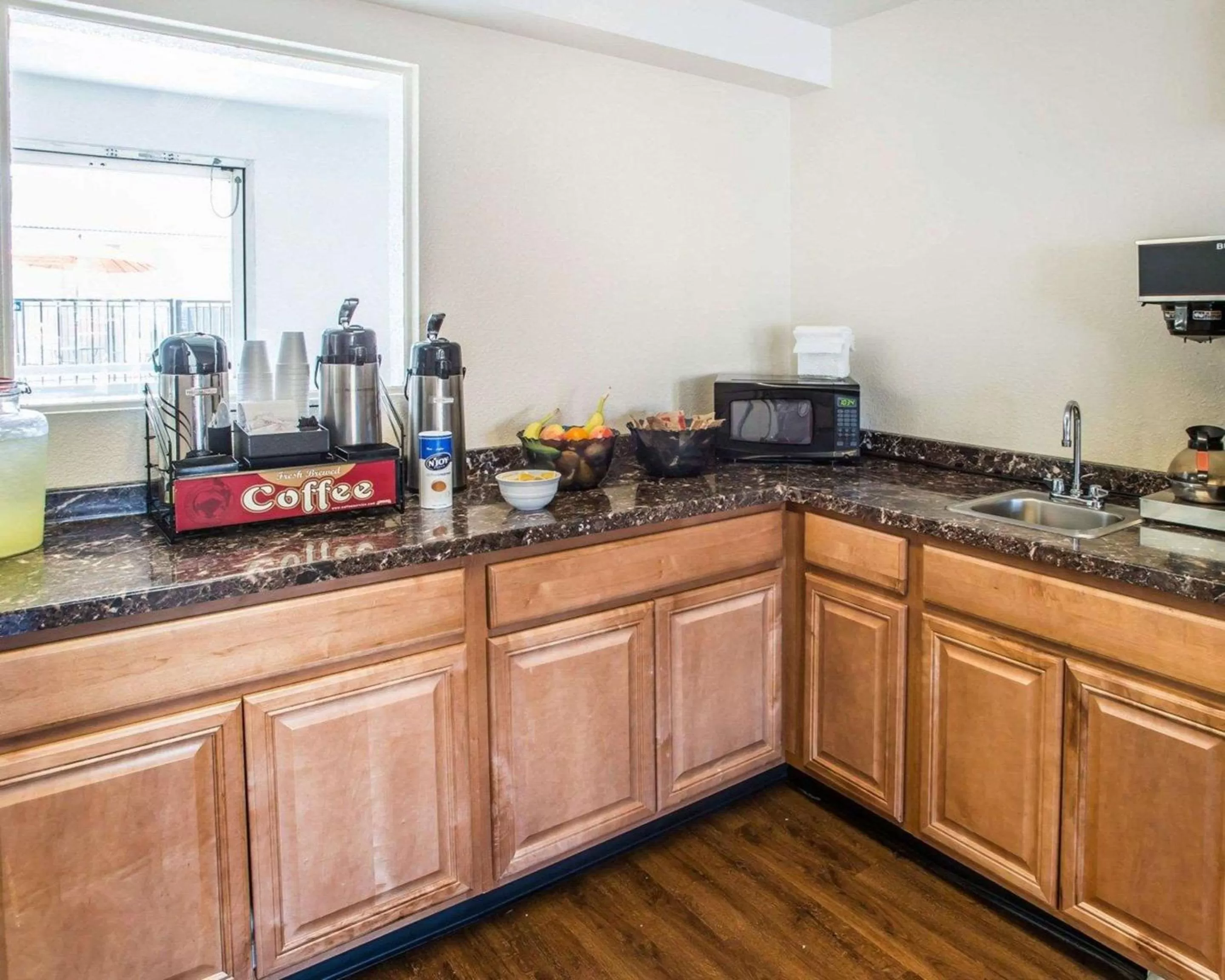 Restaurant/places to eat in Rodeway Inn Greeley