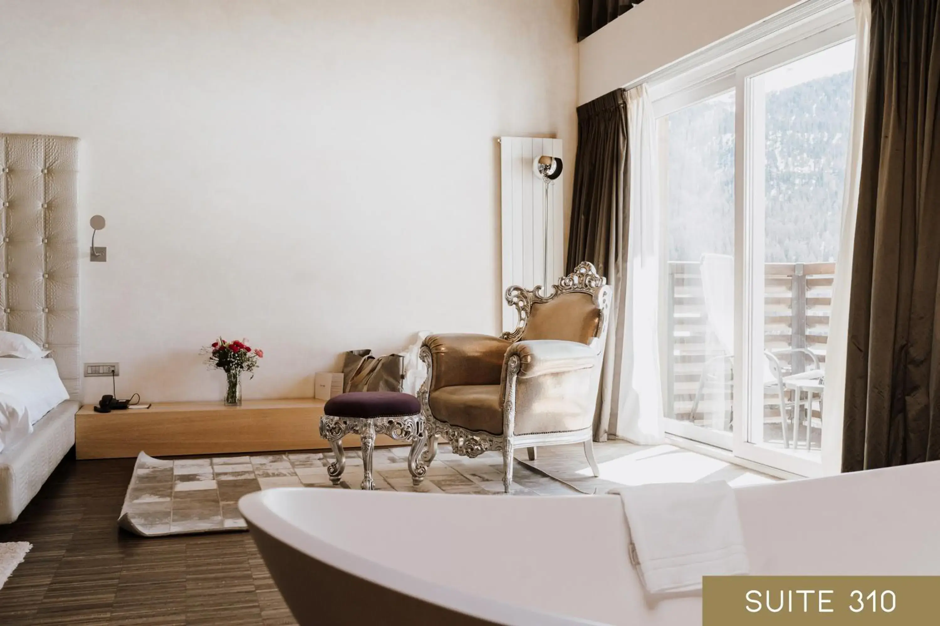 Bedroom, Seating Area in Hotel Lac Salin Spa & Mountain Resort