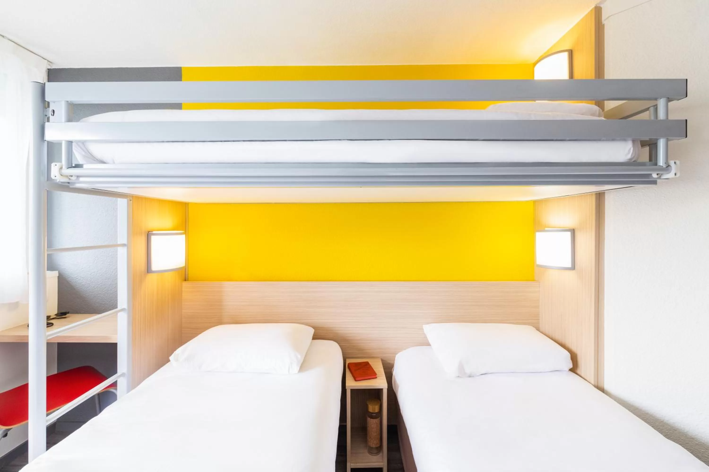bunk bed, Bed in greet hôtel Angoulême