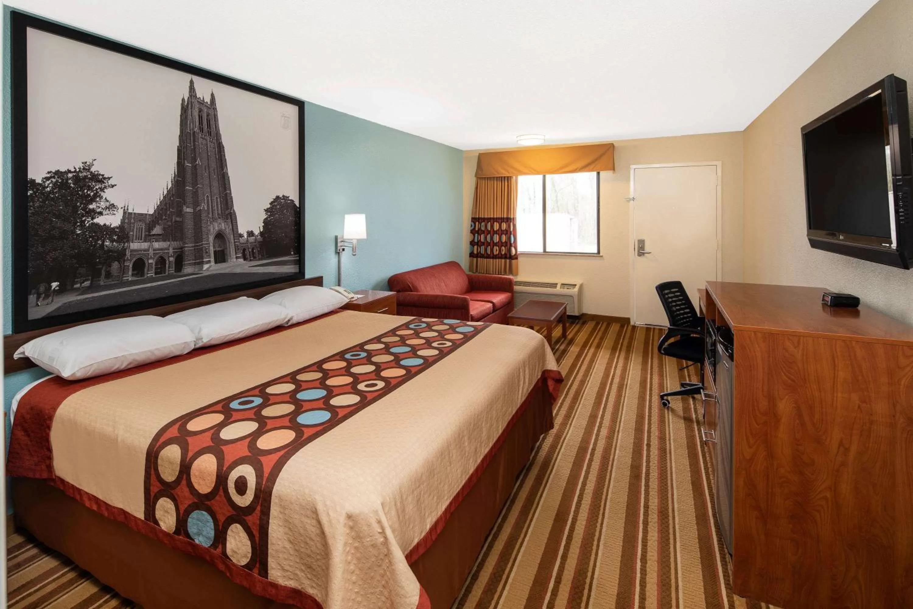 Photo of the whole room, Bed in Super 8 by Wyndham Burlington NC