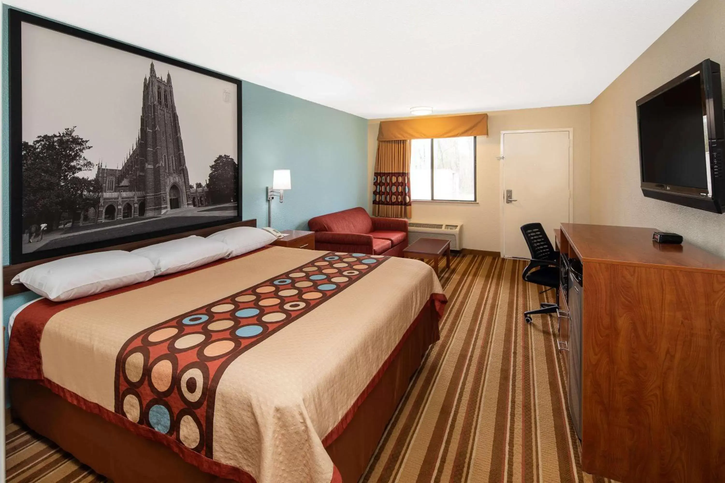 Photo of the whole room, Bed in Super 8 by Wyndham Burlington NC Photo of the whole room, Bed in Super 8 by Wyndham Burlington NC