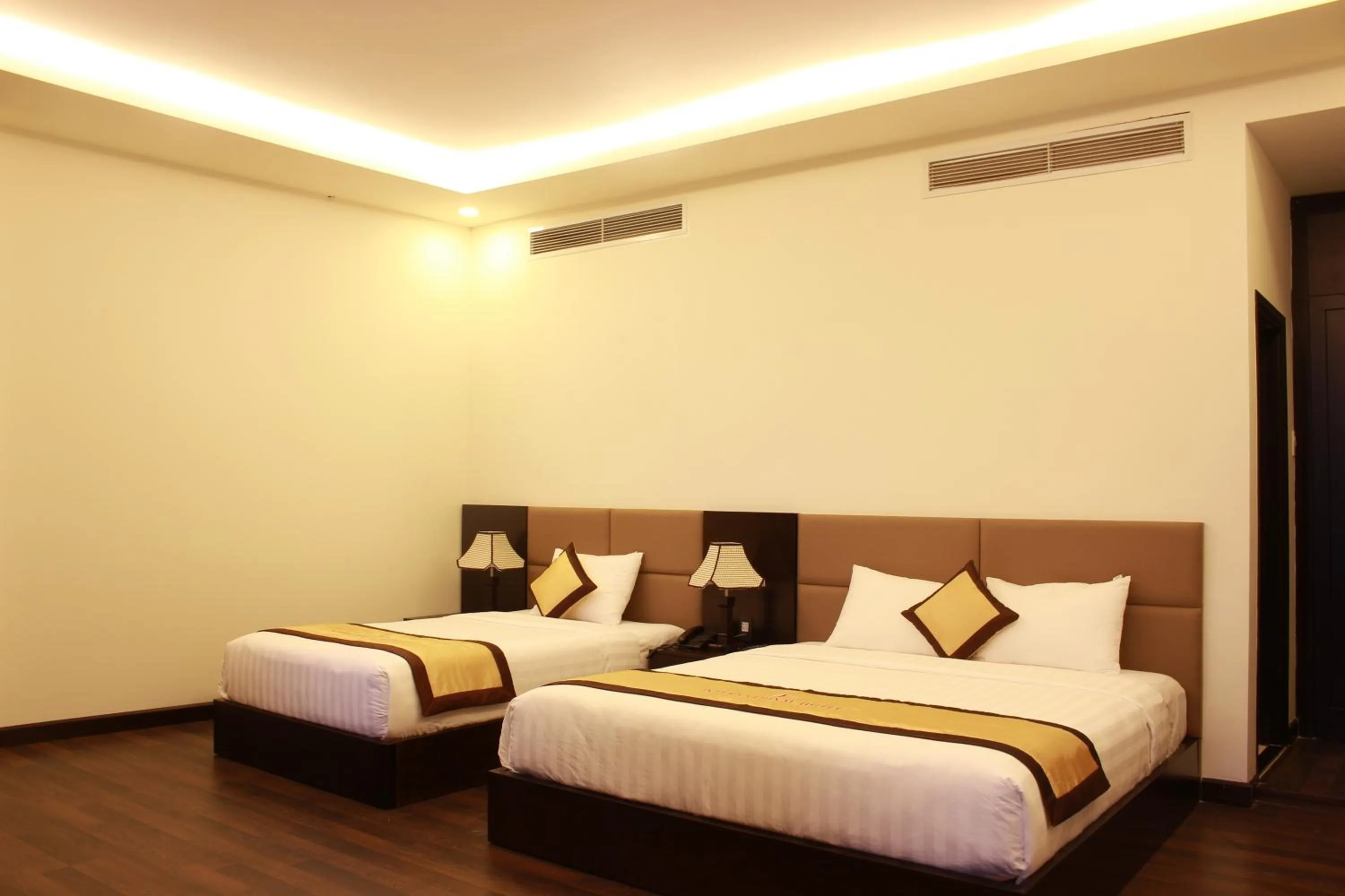 Photo of the whole room, Bed in International Hotel