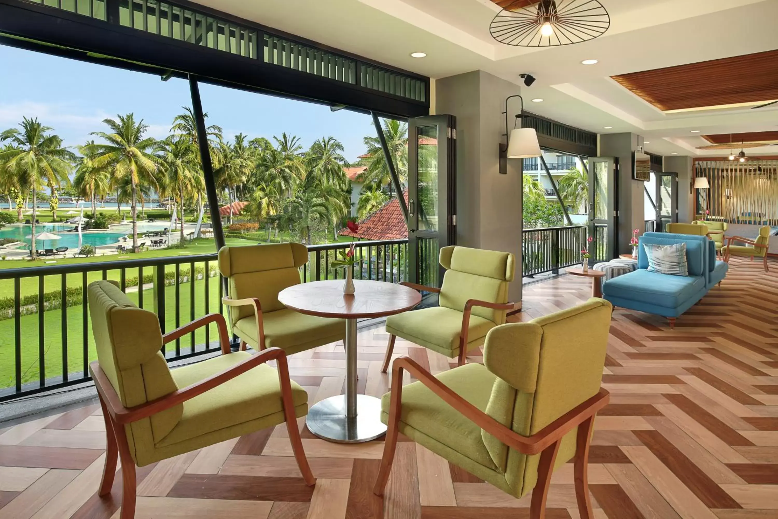 Lounge or bar in Mercure Manado Tateli Resort and Convention