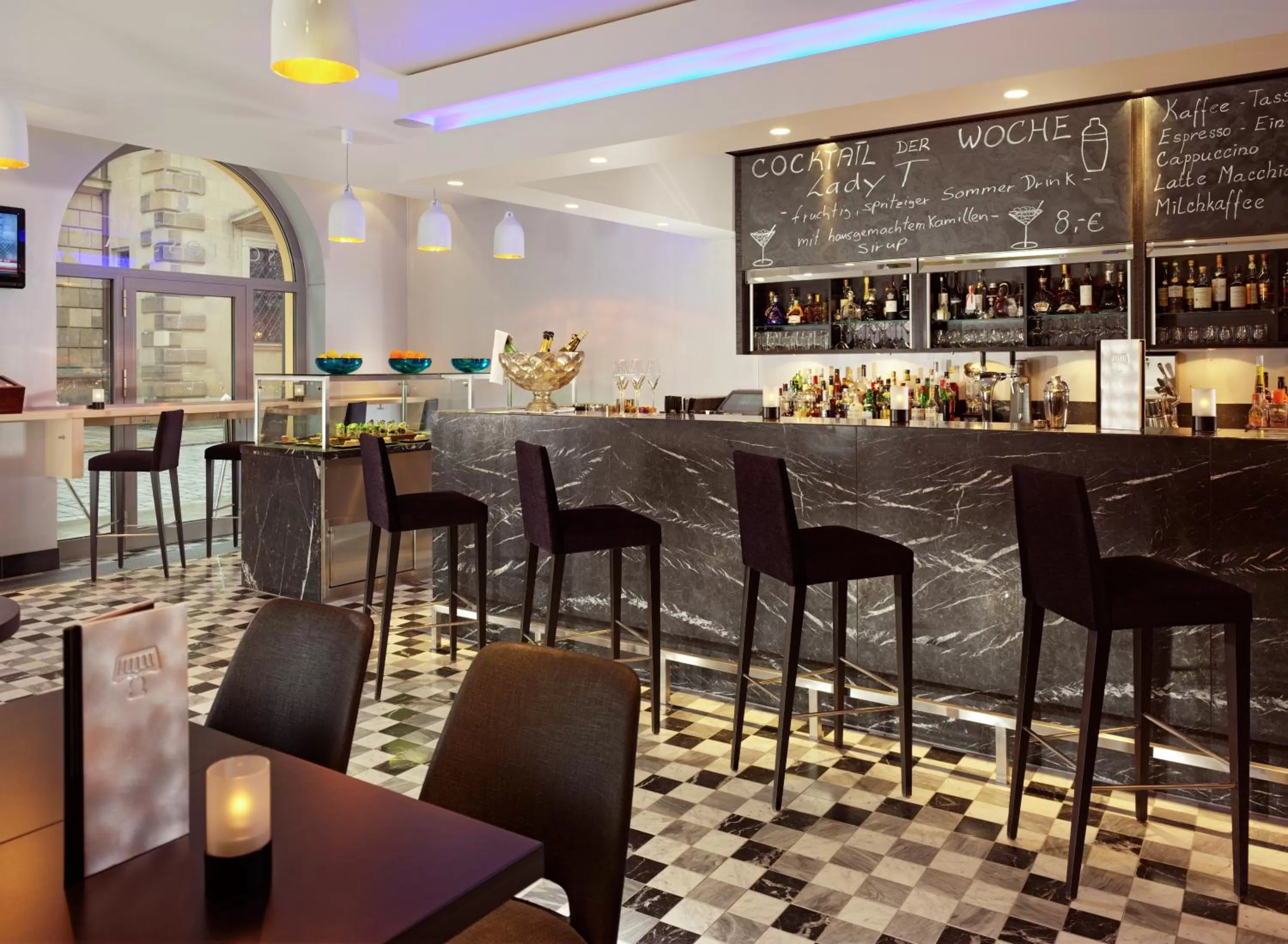 Lounge or bar in HYPERION Hotel Dresden Am Schloss