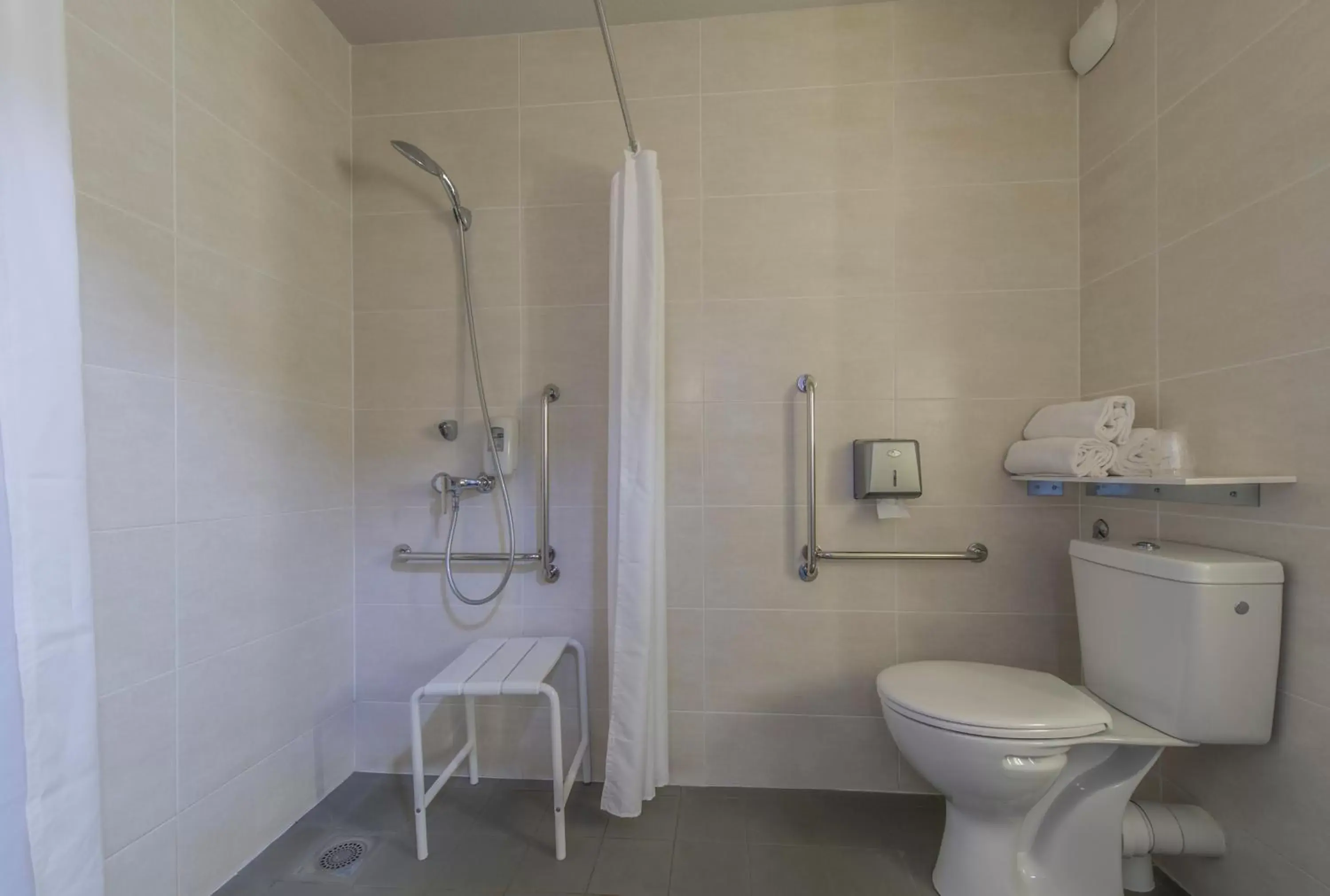 Shower, Bathroom in B&B HOTEL Orange - Échangeur A7 A9