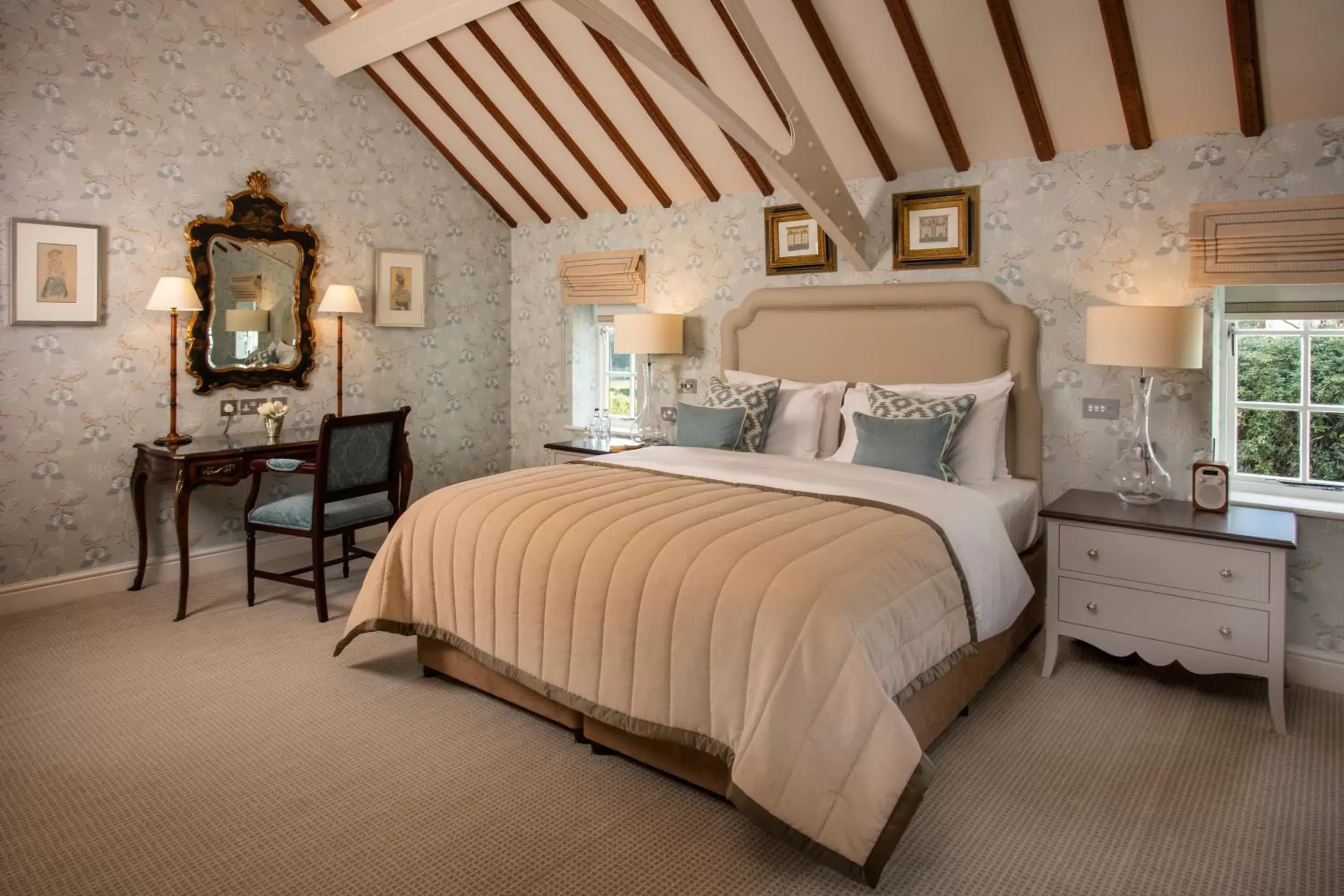 Deluxe Suite in Foxhills Club & Resort Deluxe Suite in Foxhills Club & Resort