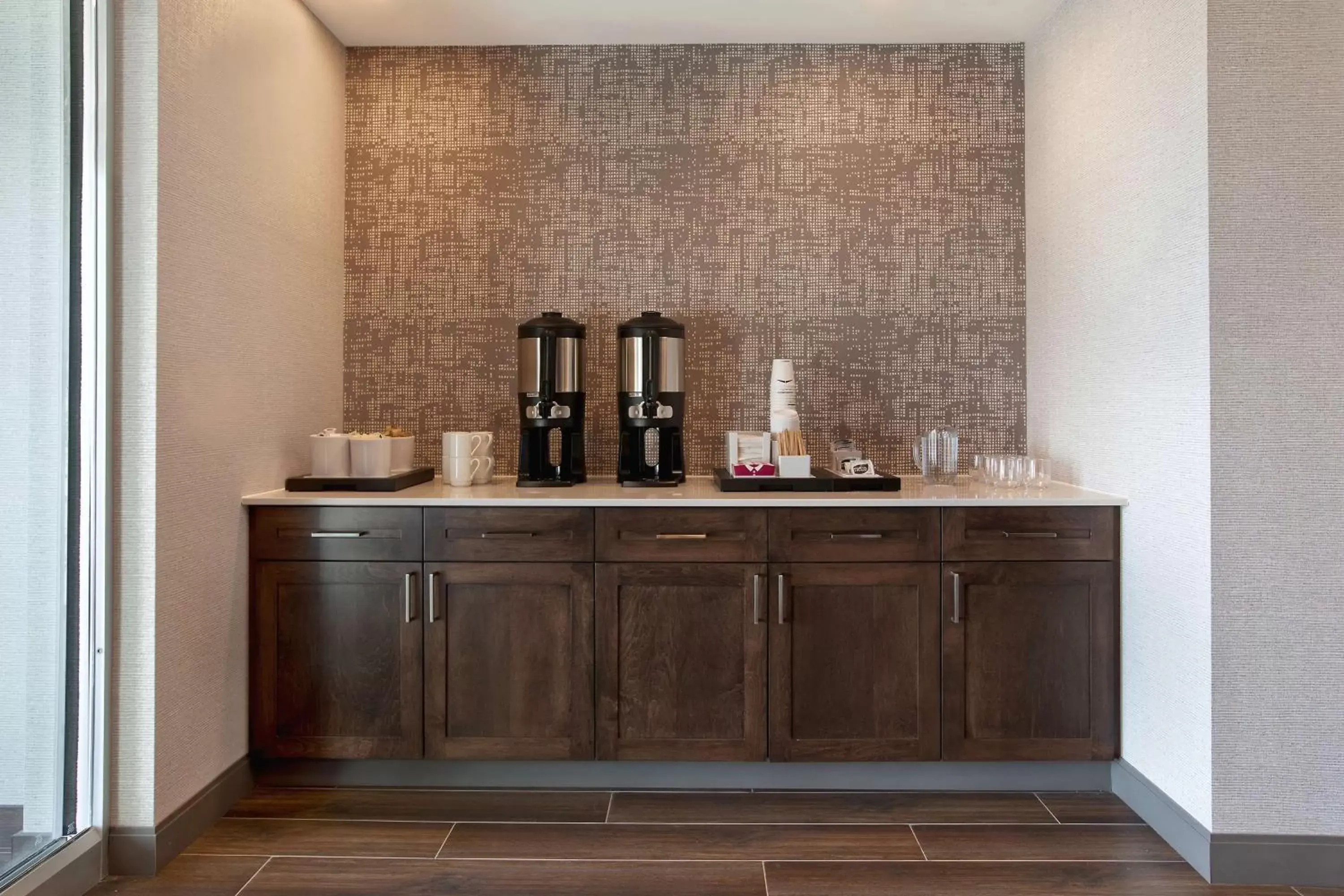 Restaurant/places to eat in Hampton Inn & Suites Ottawa West, Ontario, Canada Restaurant/places to eat in Hampton Inn & Suites Ottawa West, Ontario, Canada