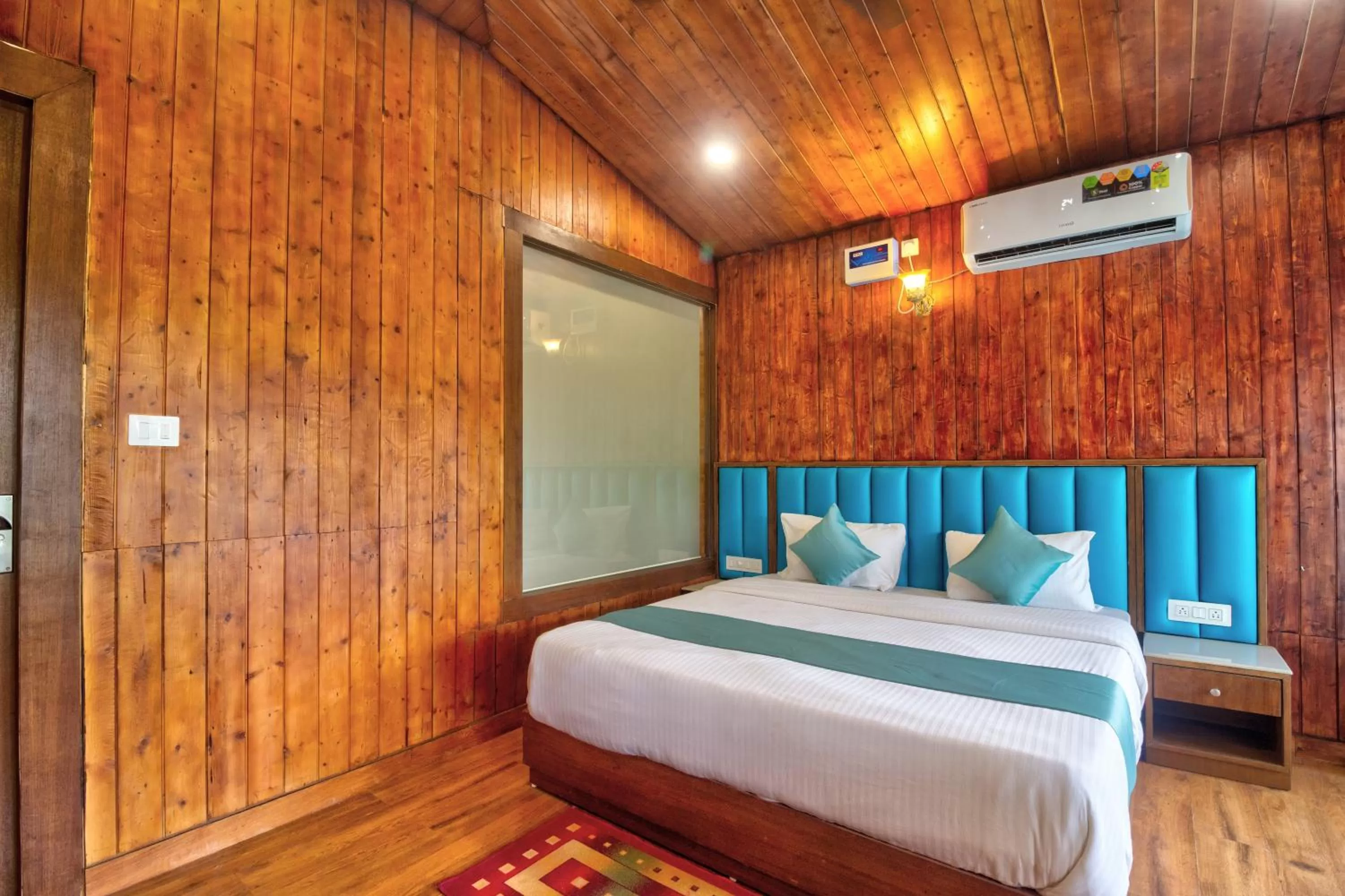 Photo of the whole room, Bed in Oceano Beach Resort